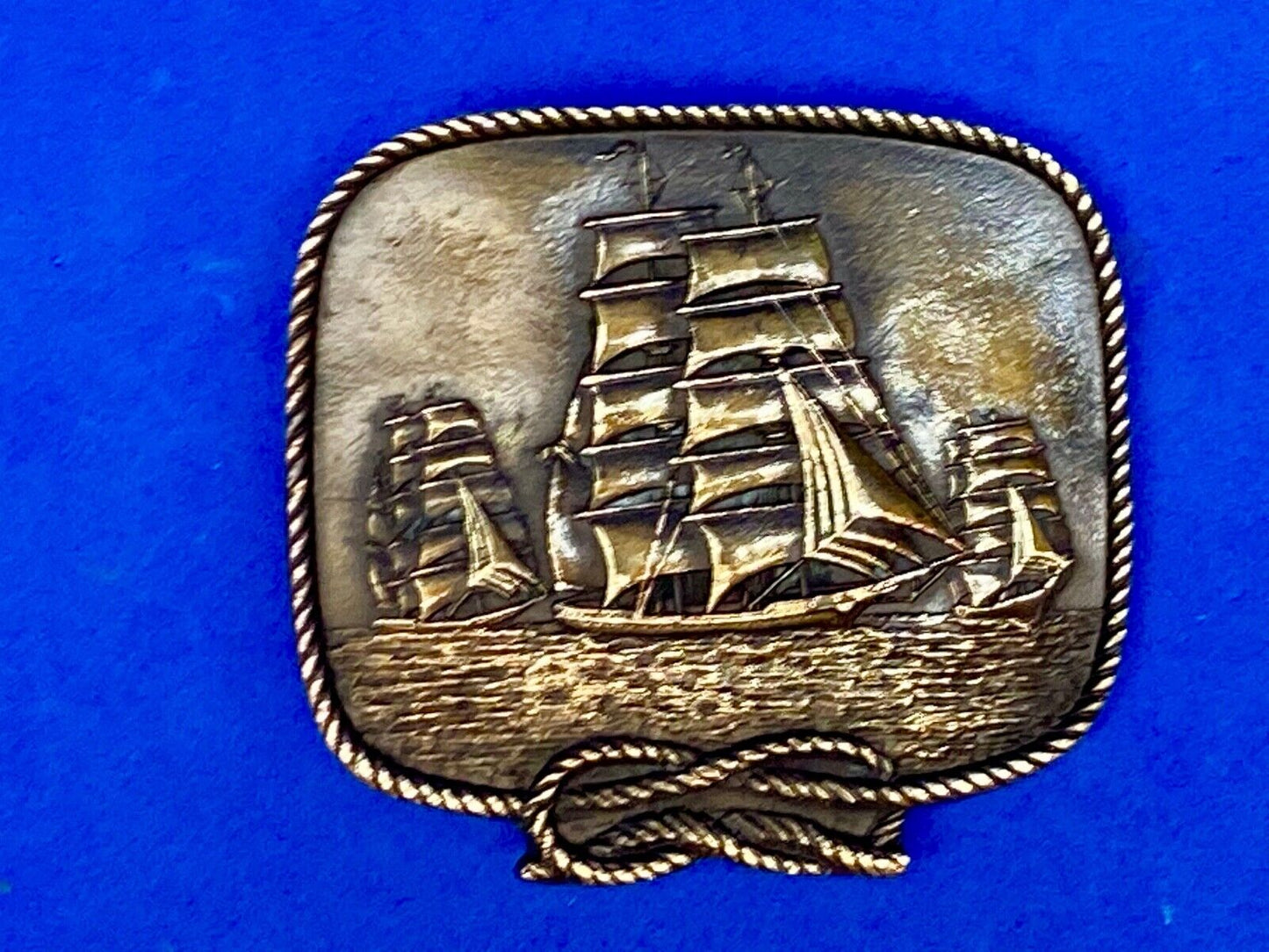 Beautiful 787 three sailboats with ornate ope boarder brass tone? belt buckle