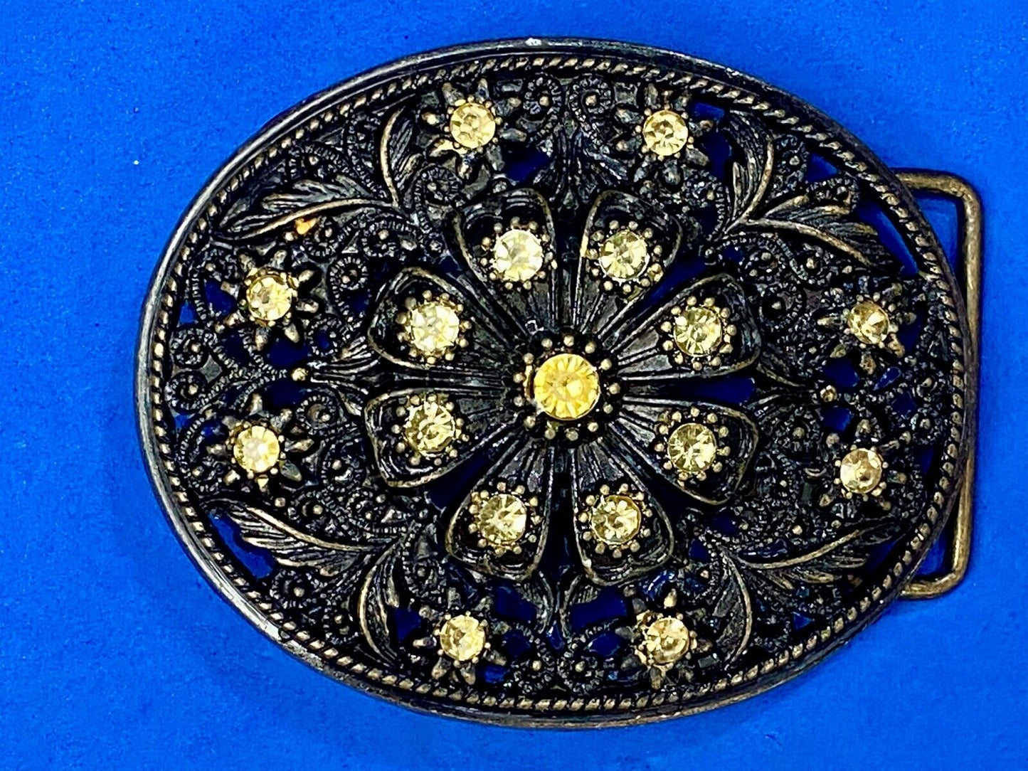BEAUTIFUL Yellow rhinestones mounted in oval shaped flower theme belt buckle
