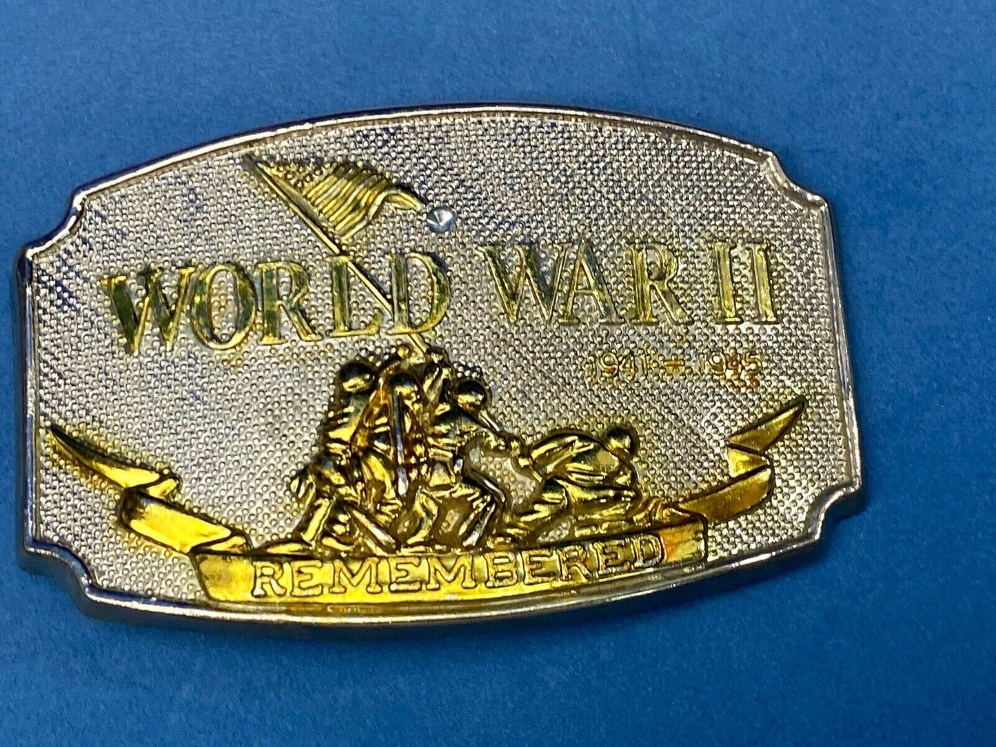 Vintage 1992 US American Wold War II 2 commemorative tribute belt buckle
