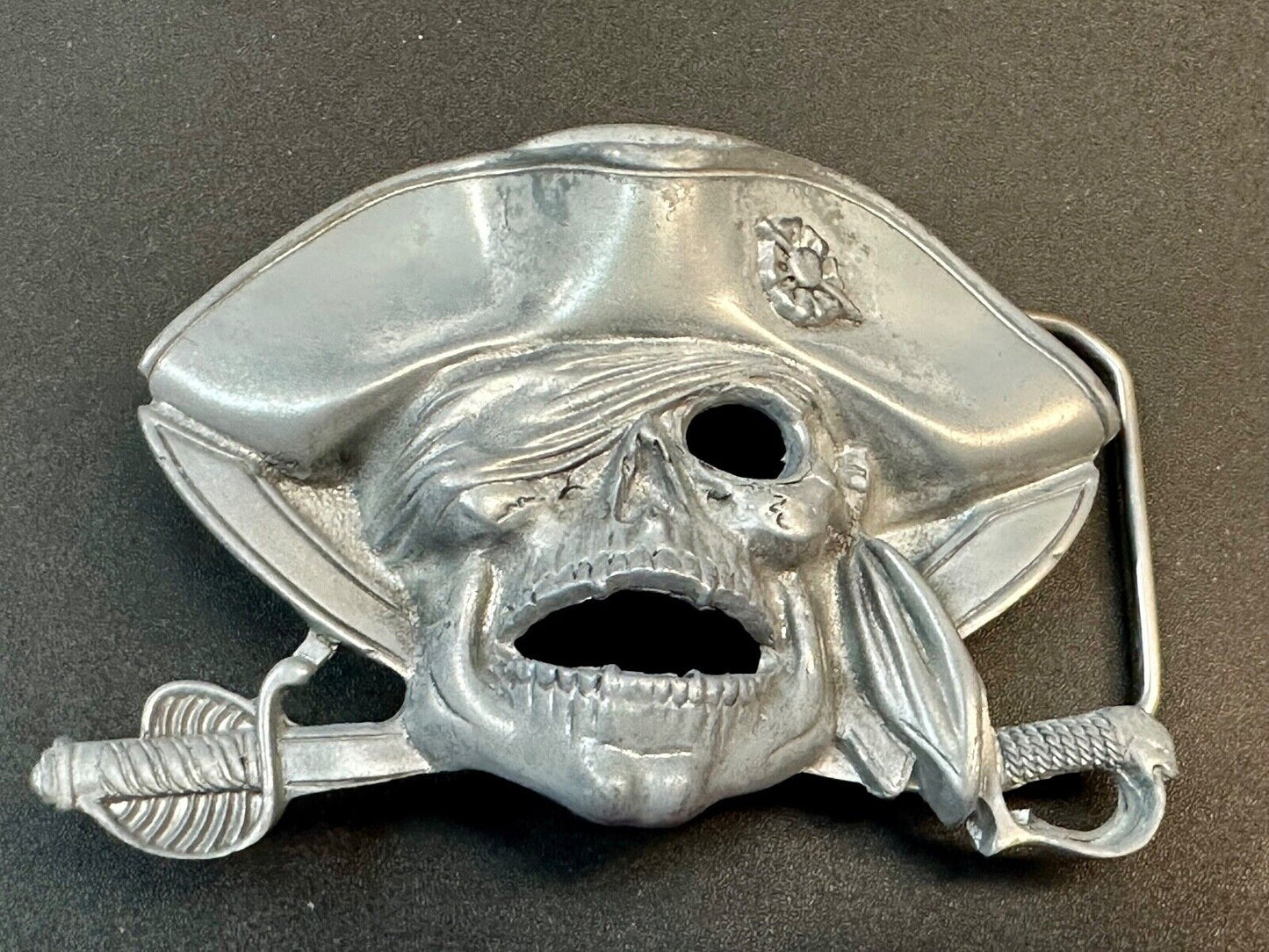VINTAGE 1997 **PIRATE SKULL** FANTASY ARTWORK PEWTER BELT BUCKLE