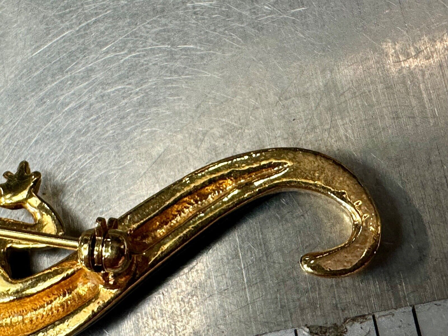 Avon signed Gecko Iguana Jeweled gold tone figural brooch pin