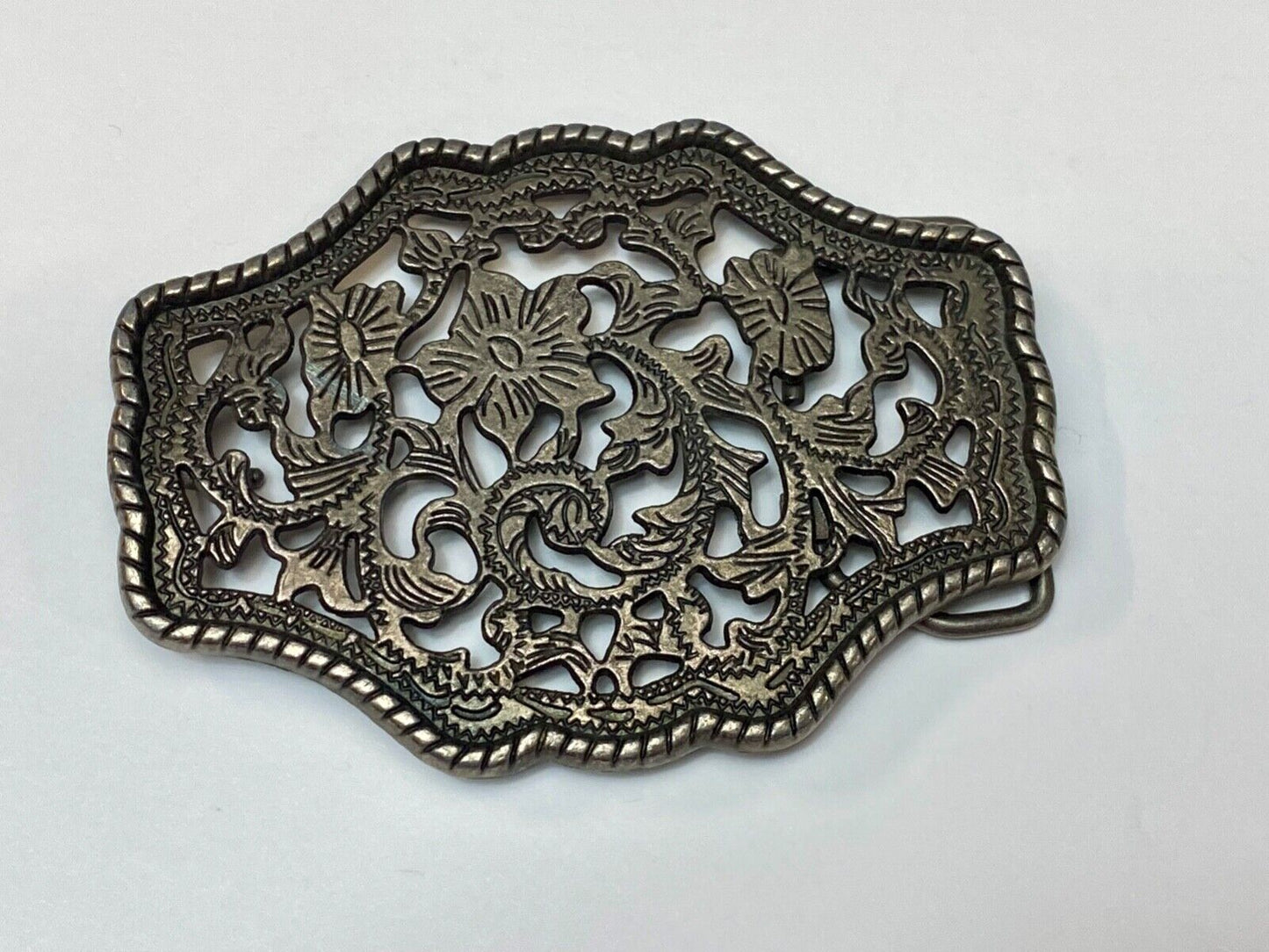 Beautiful Silver Tone see though flower pattern western belt buckle rope boarder