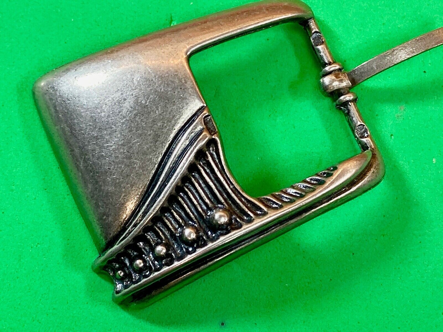 Thin Metal Belt Buckle - Retro Pattern