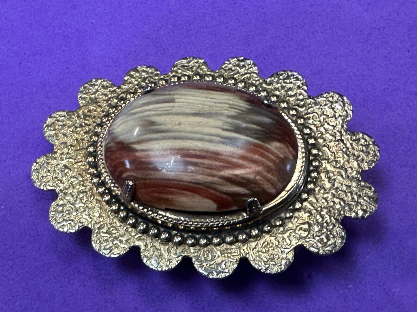 Beautiful Agate cabochon Red cab stone centerpiece on western belt buckle