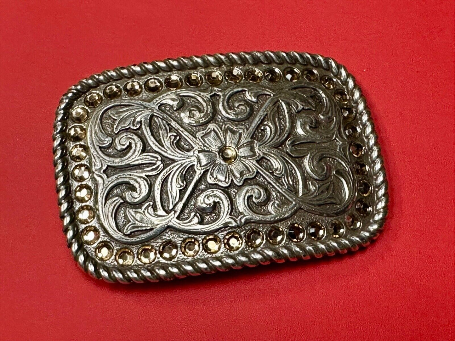Beautiful western cowgirls rectangular belt buckle w/ Rhinestone boarder