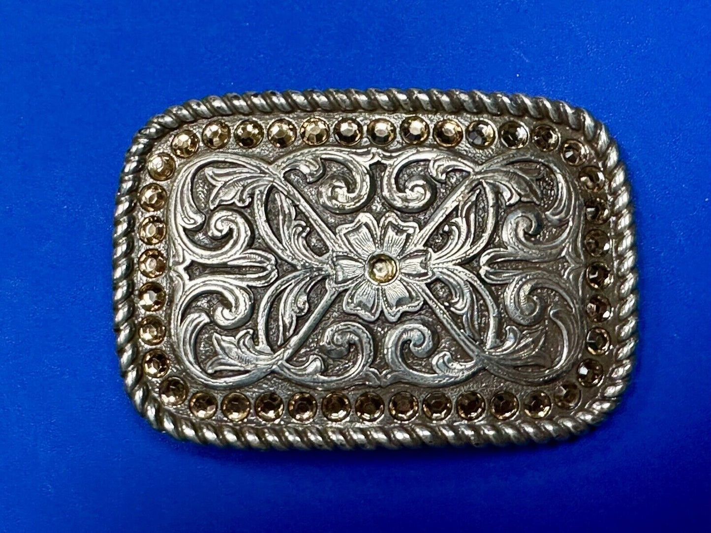 Beautiful western cowgirls rectangular belt buckle w/ Rhinestone boarder