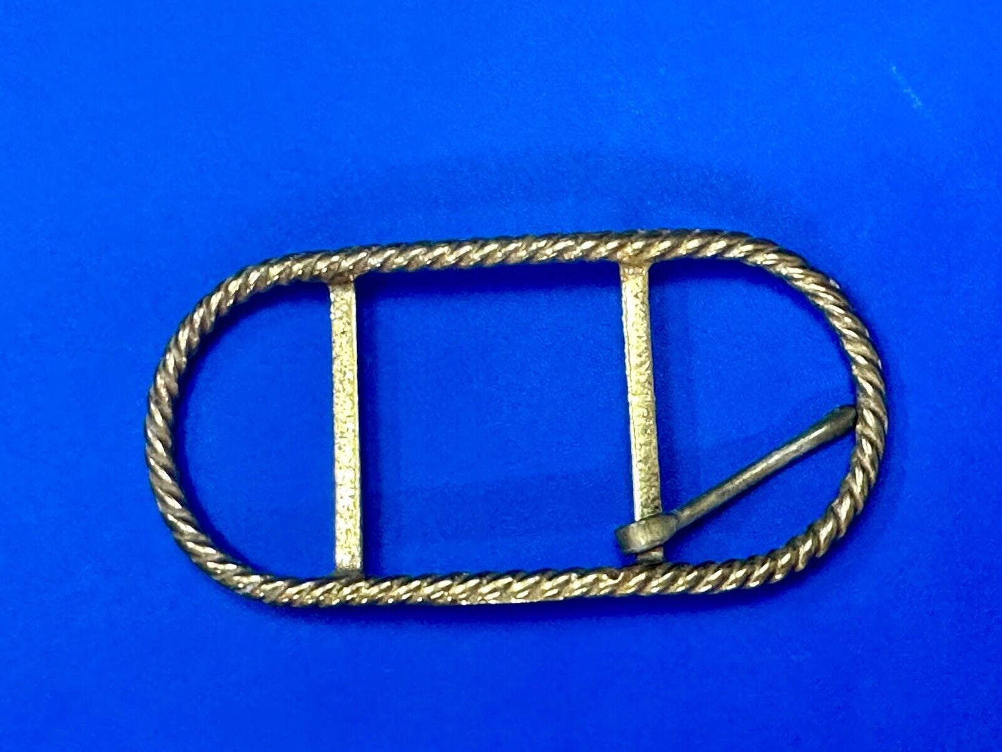 unique 4" wide Vintage gold tone Rope or Knot pattern belt buckle