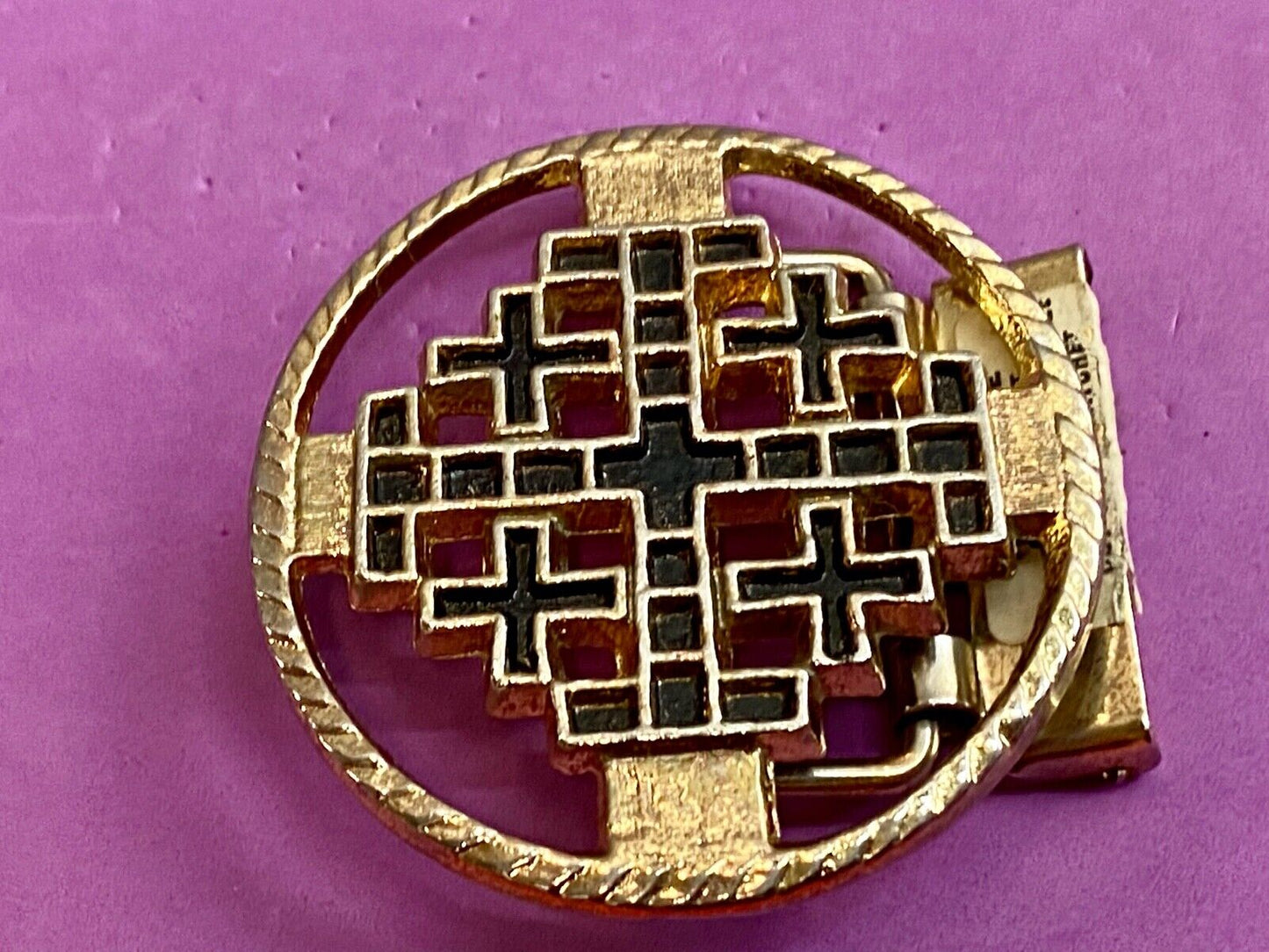 Art Deco squares pattern making up adjustable open ratchet round belt buckle