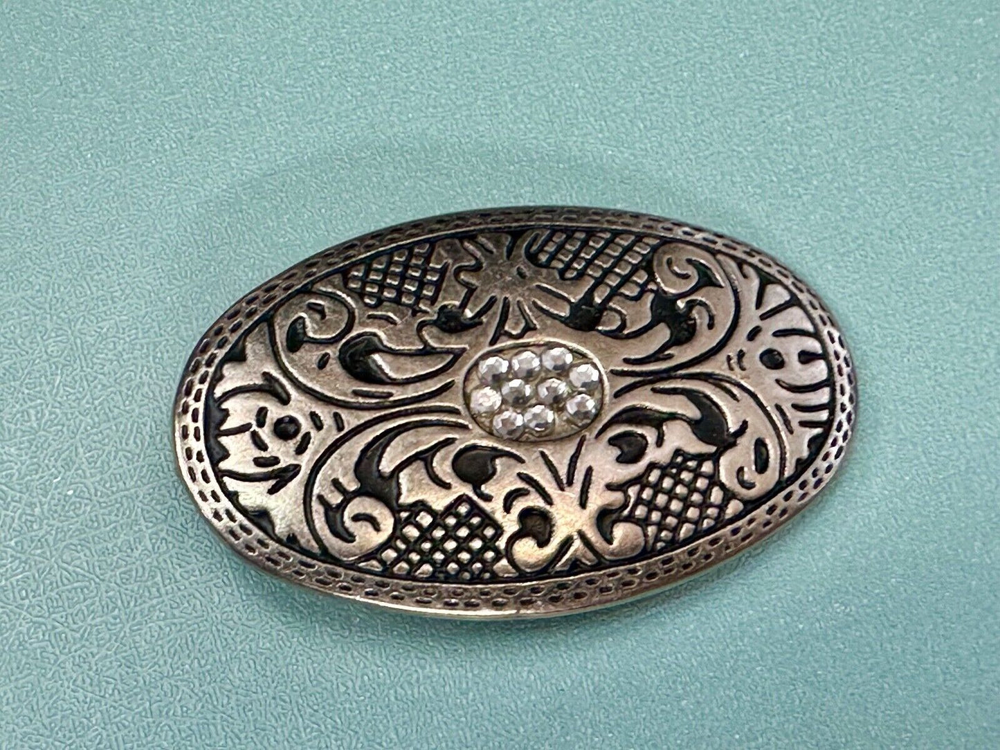 Vintage Cluster Centered in southwestern pattern oval belt buckle
