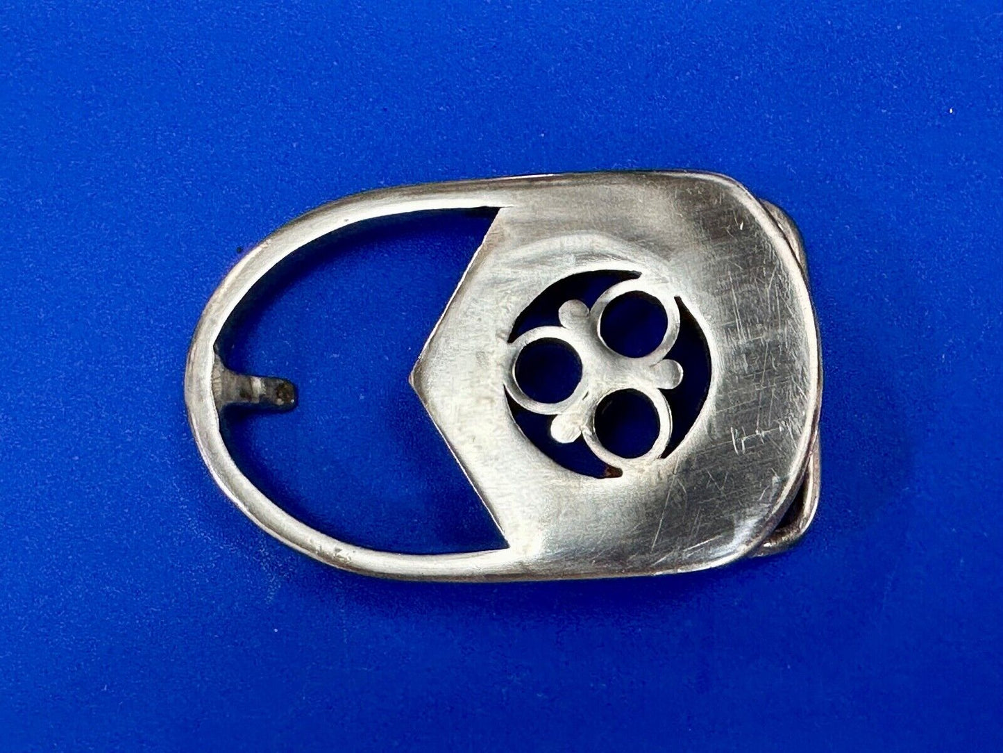 Artisan Signed vintage 1977 belt buckle to use for art craft or wear.