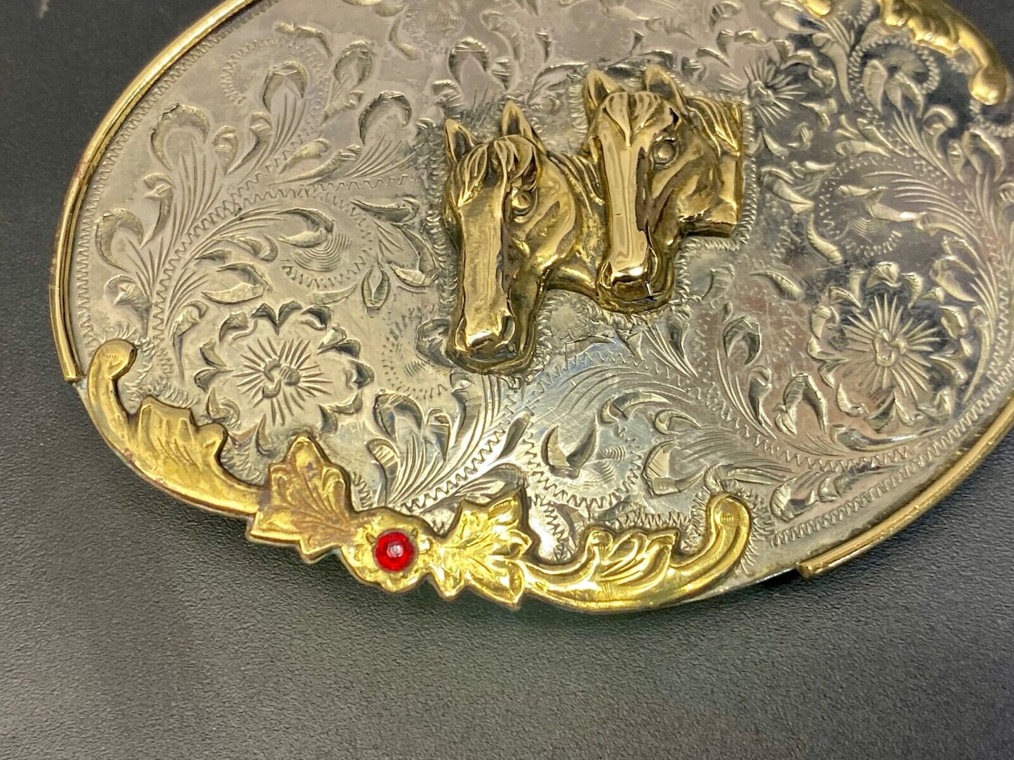 Beautiful & Quality! Vintage horse head Bust Flower Swirl 4" belt buckle
