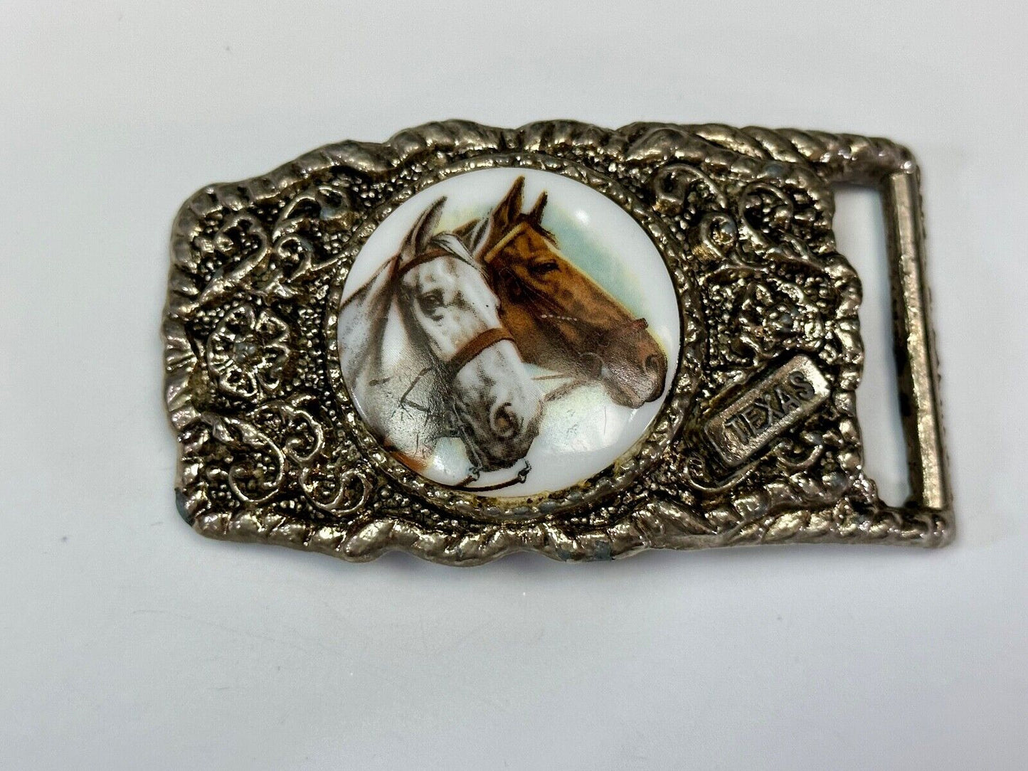 2 horses picture as centerpiece in TEXAS marked silver tone chunky belt buckle