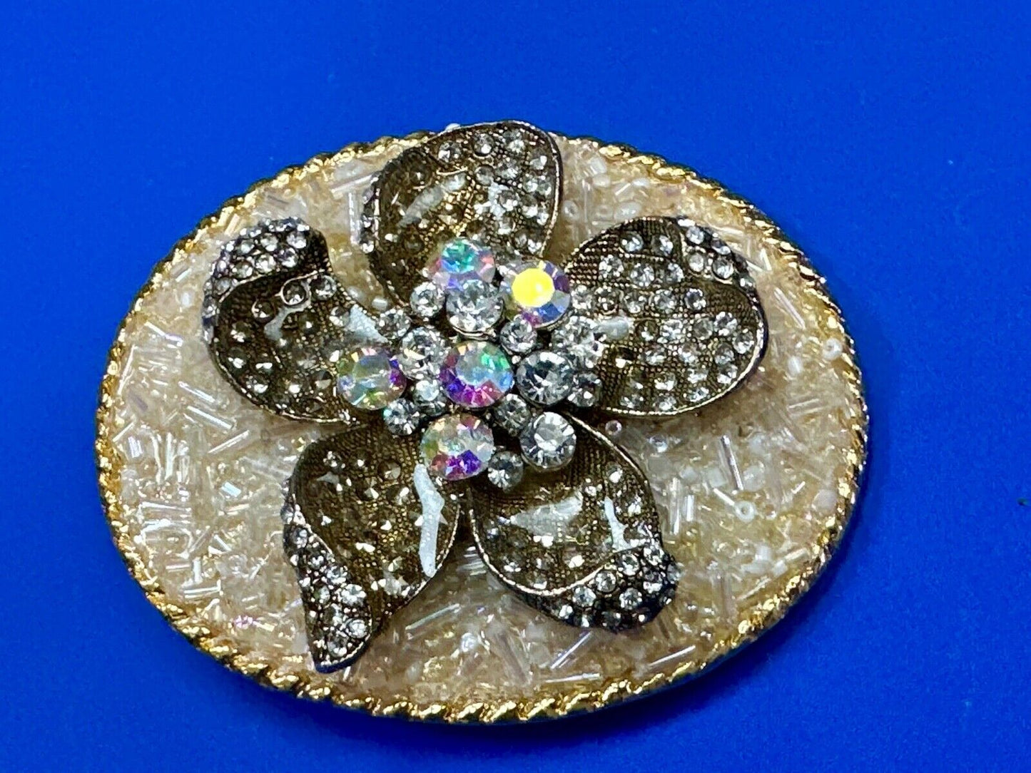 Beautiful chunky goldtone flower centerpiece in rhinestone accented belt buckle