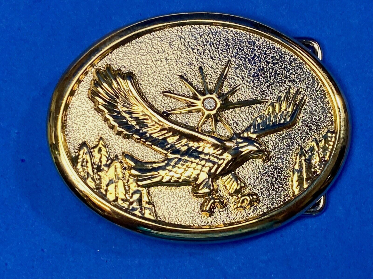 Vintage belt buckle, silver and gold tone flying eagle - Starburst!