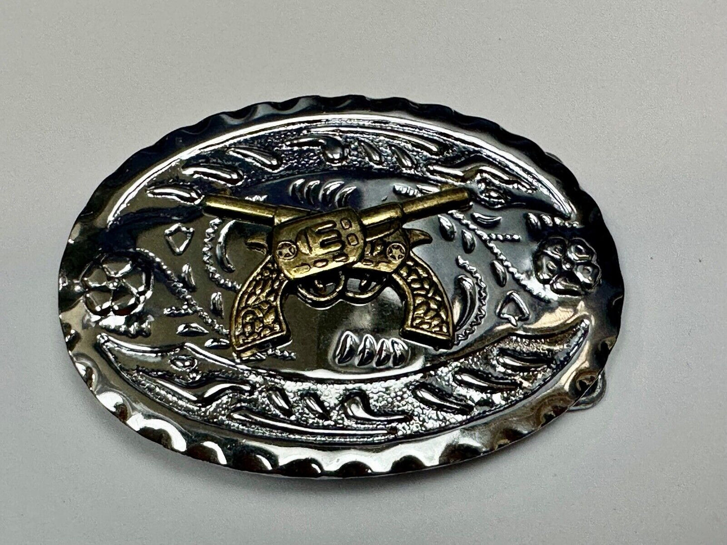 Two western crossed guns revolvers six shooters on two tone belt buckle