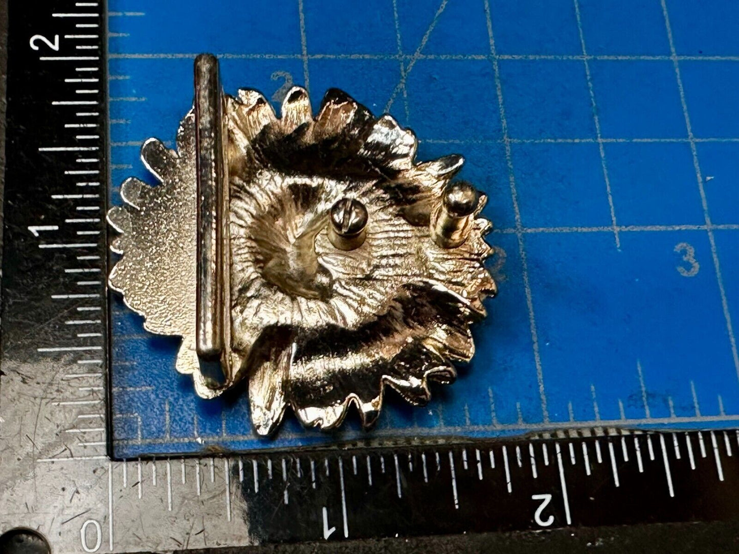 Beautiful Sunflower Small Cutout Figural Silver Tone Vintage Belt Buckle