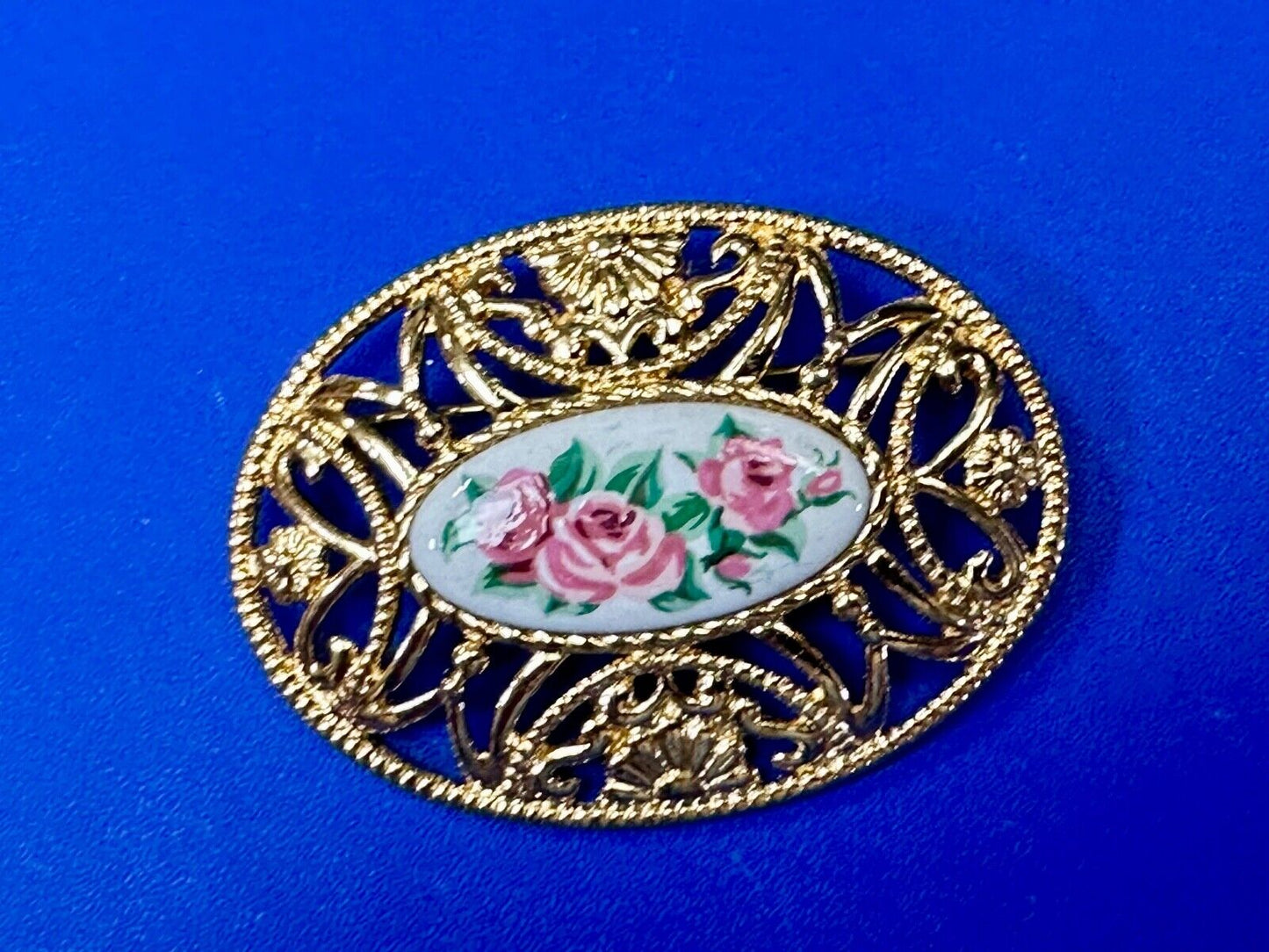 Avon signed gold tone see through surround Porcelain flower theme brooch pin
