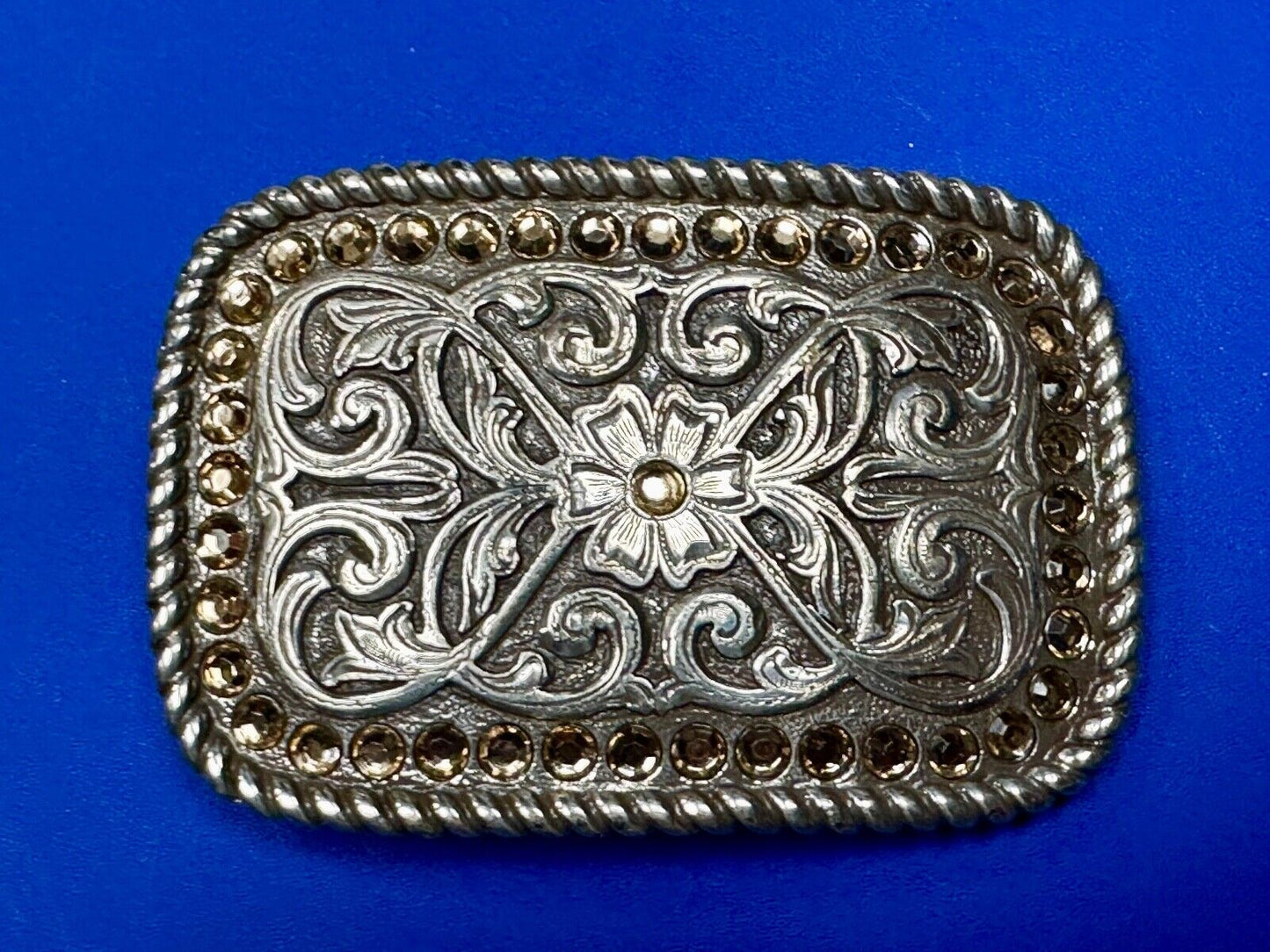 Beautiful western cowgirls rectangular belt buckle w/ Rhinestone boarder