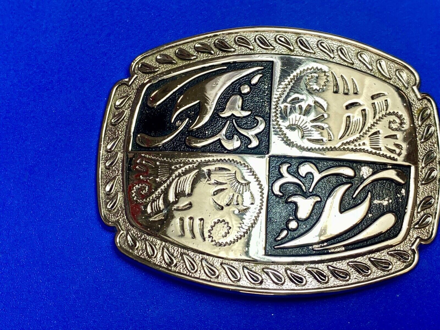 black and silver color western flower swirl outlined cowboy's belt buckle