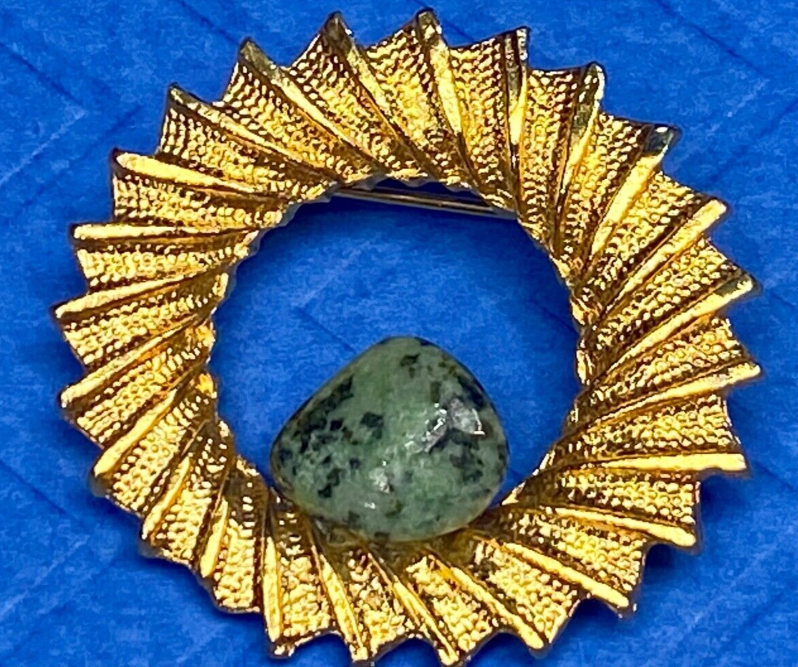 Vintage Dubarry Signed Sunburst Green Jade Stone Gold Tone Brooch Pin