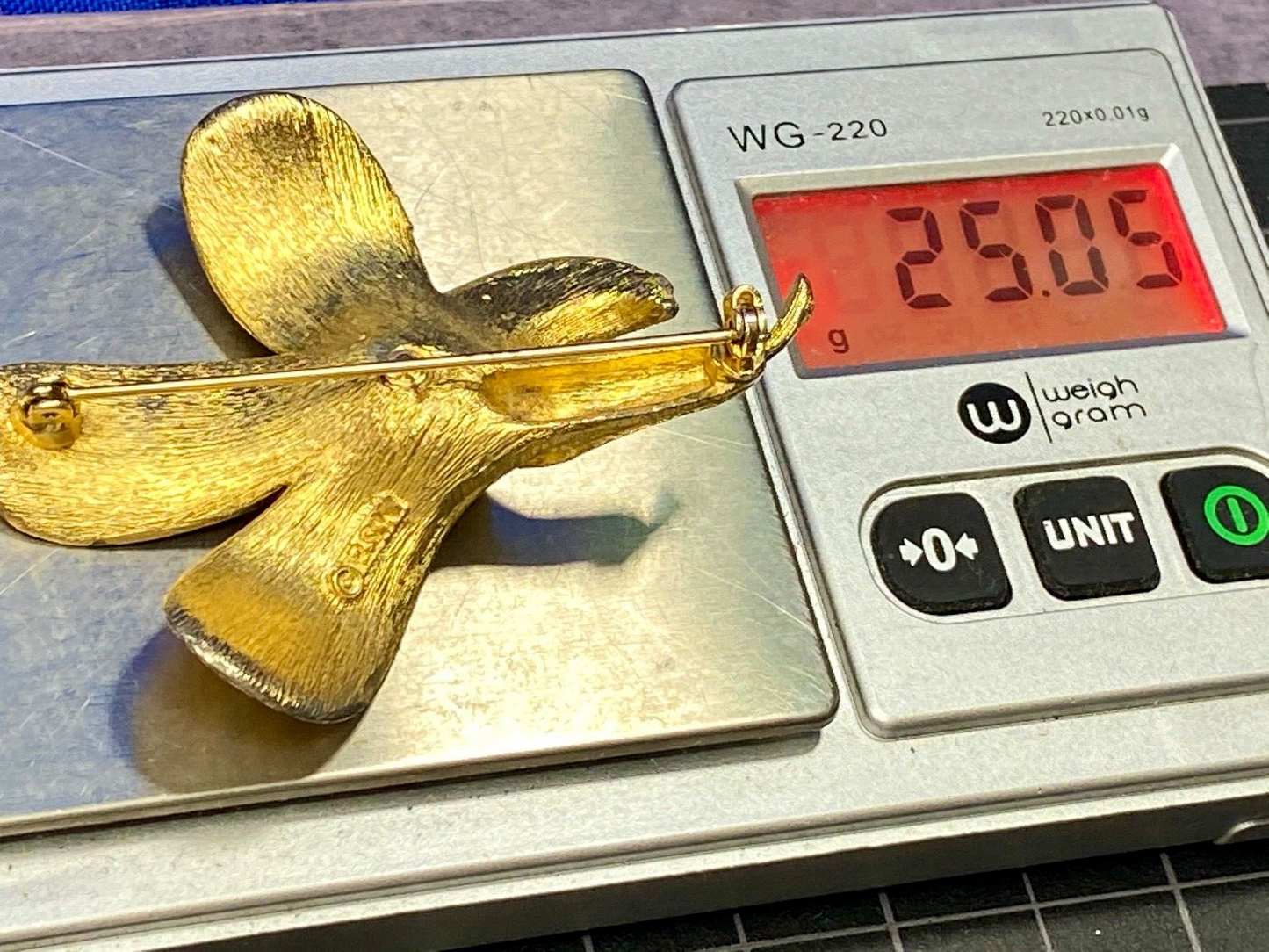 Vintage BSK Lily Flower Gold Tone Brooch Pin Costume Jewelry