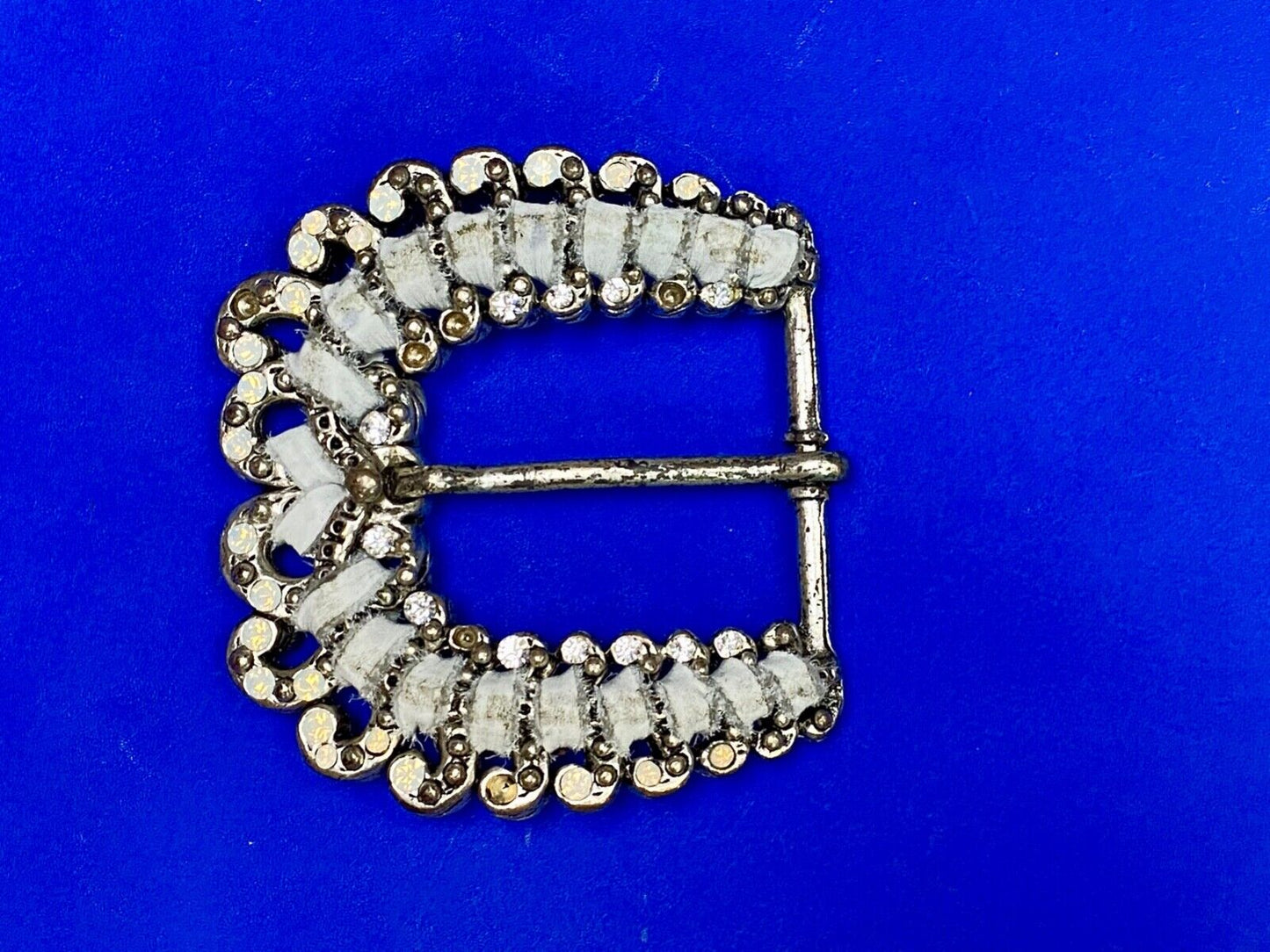 Beautiful White Ribbon Intertwined In Silver Tone Belt Buckle Missing Rhinestone
