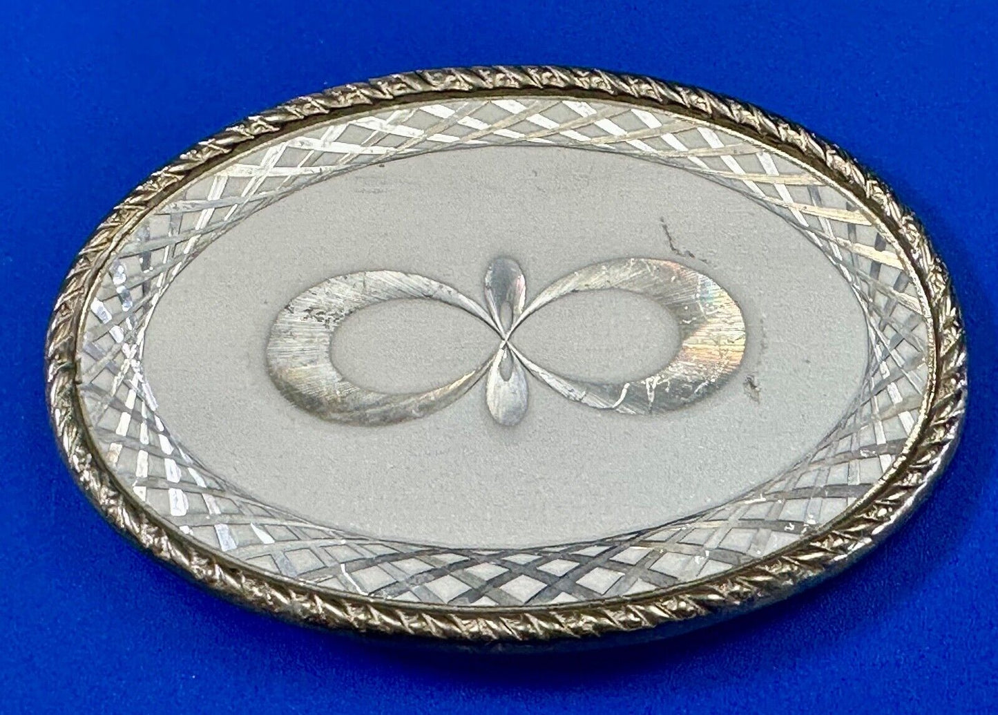 Vintage etched figure 8 pattern oval silver tone belt buckle