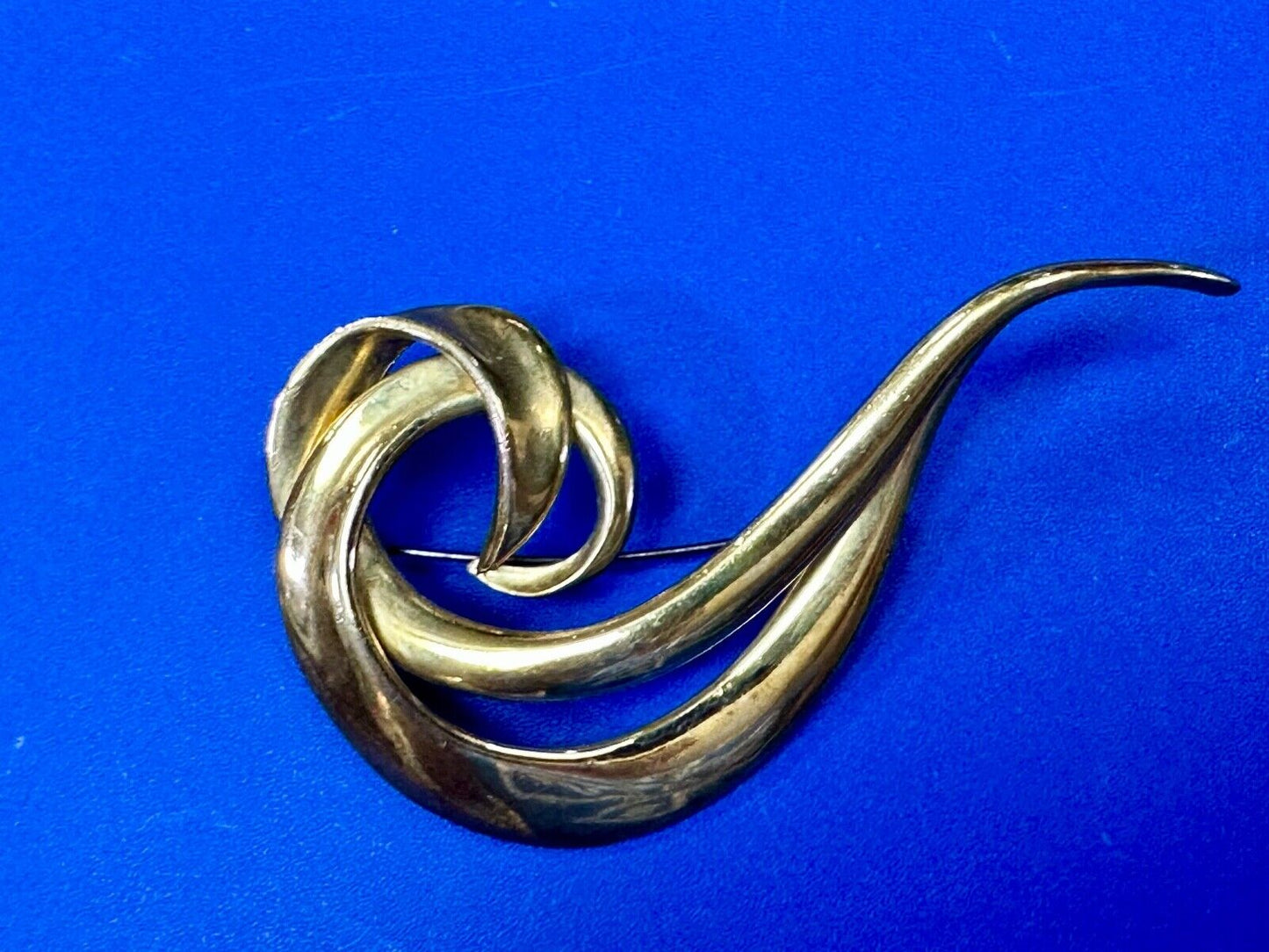 Avon signed gold tone abstract swirl check mark vintage brooch pin