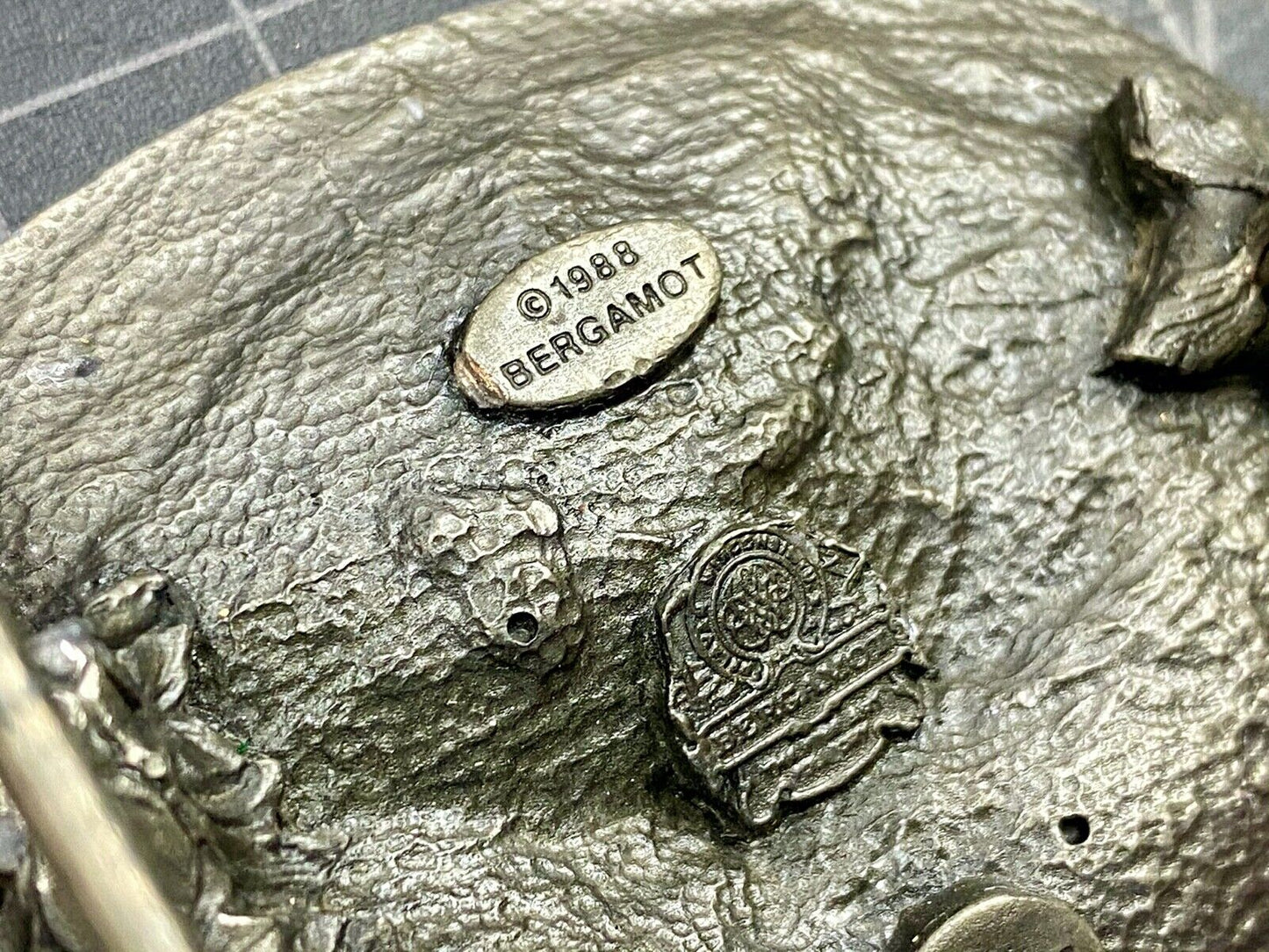 Vintage 1988 EAGLE FLYING HUNTING LANDING 3D BERGAMOT BUCKLE CO MAKER Z-45