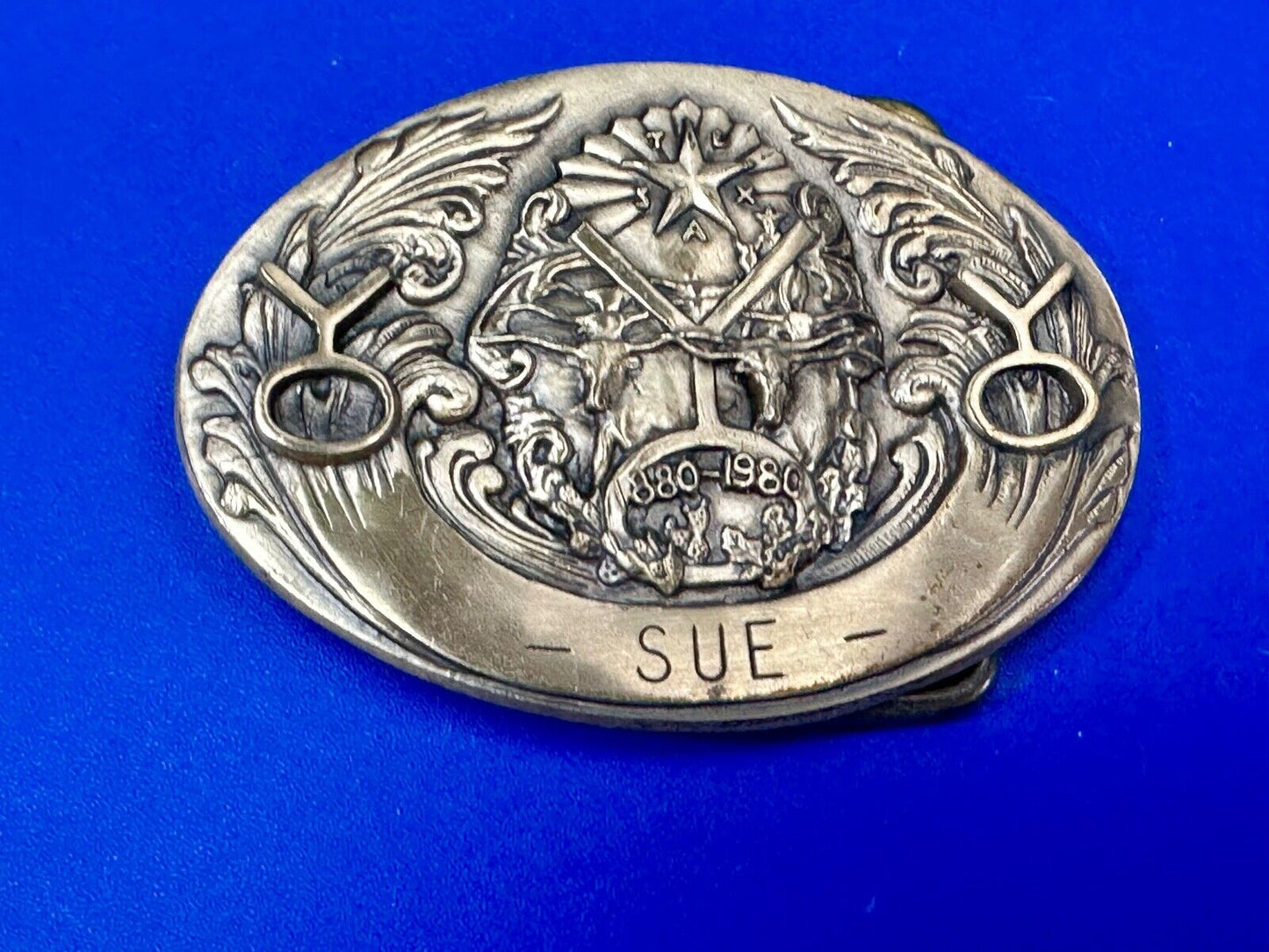 TEXAS NAME SUE 1880 - 1980 100 year celebration star longhorn belt buckle