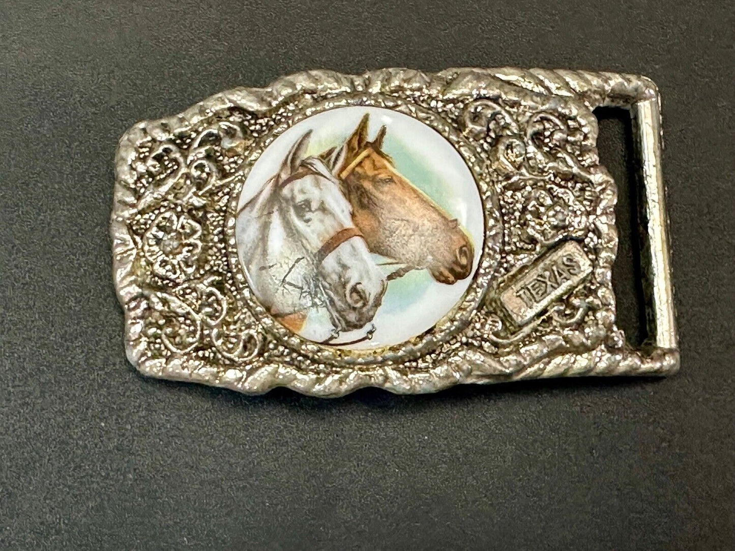 2 horses picture as centerpiece in TEXAS marked silver tone chunky belt buckle