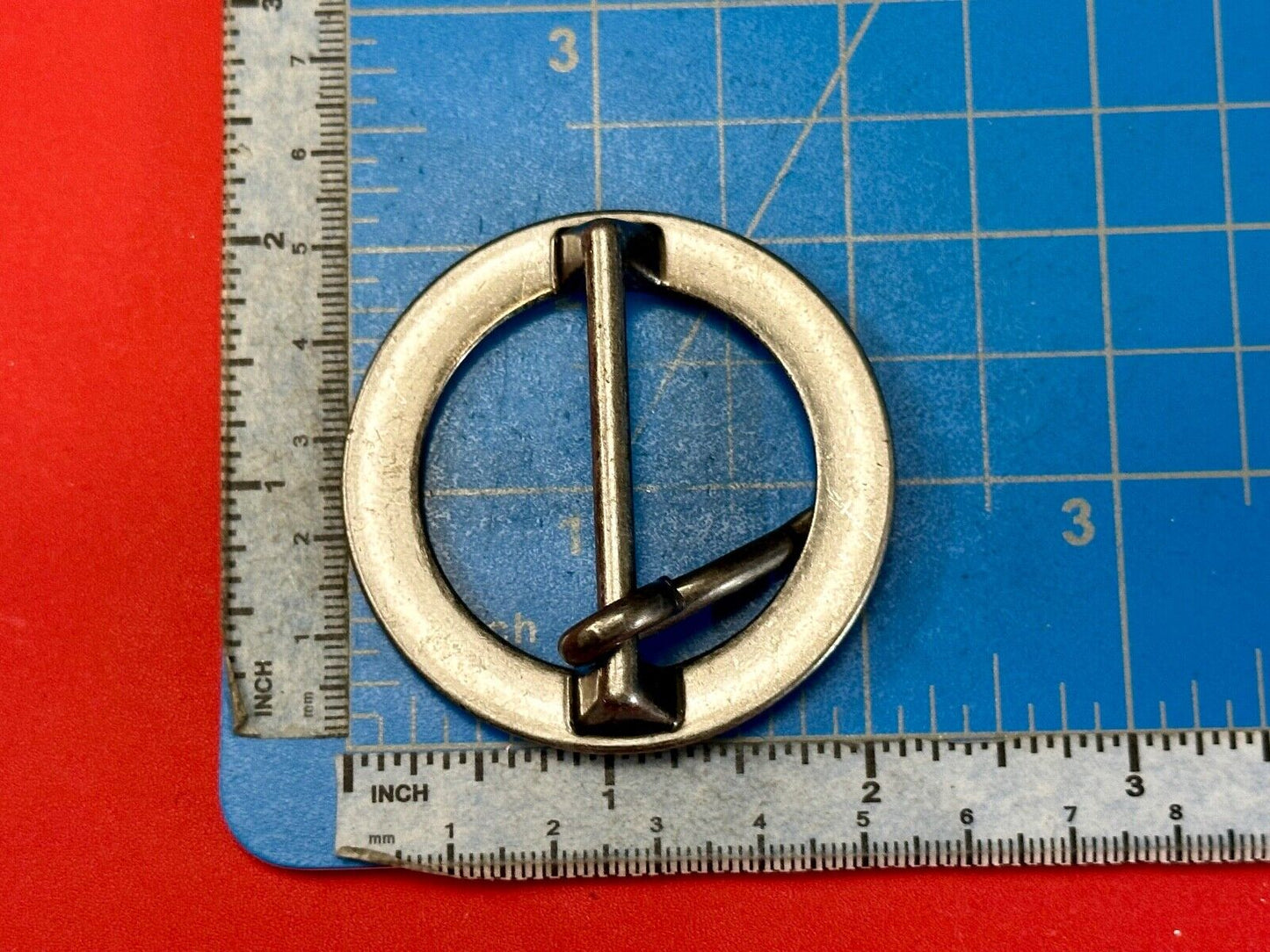 2" Round silver tone belt buckle with graduated rhinestone sized