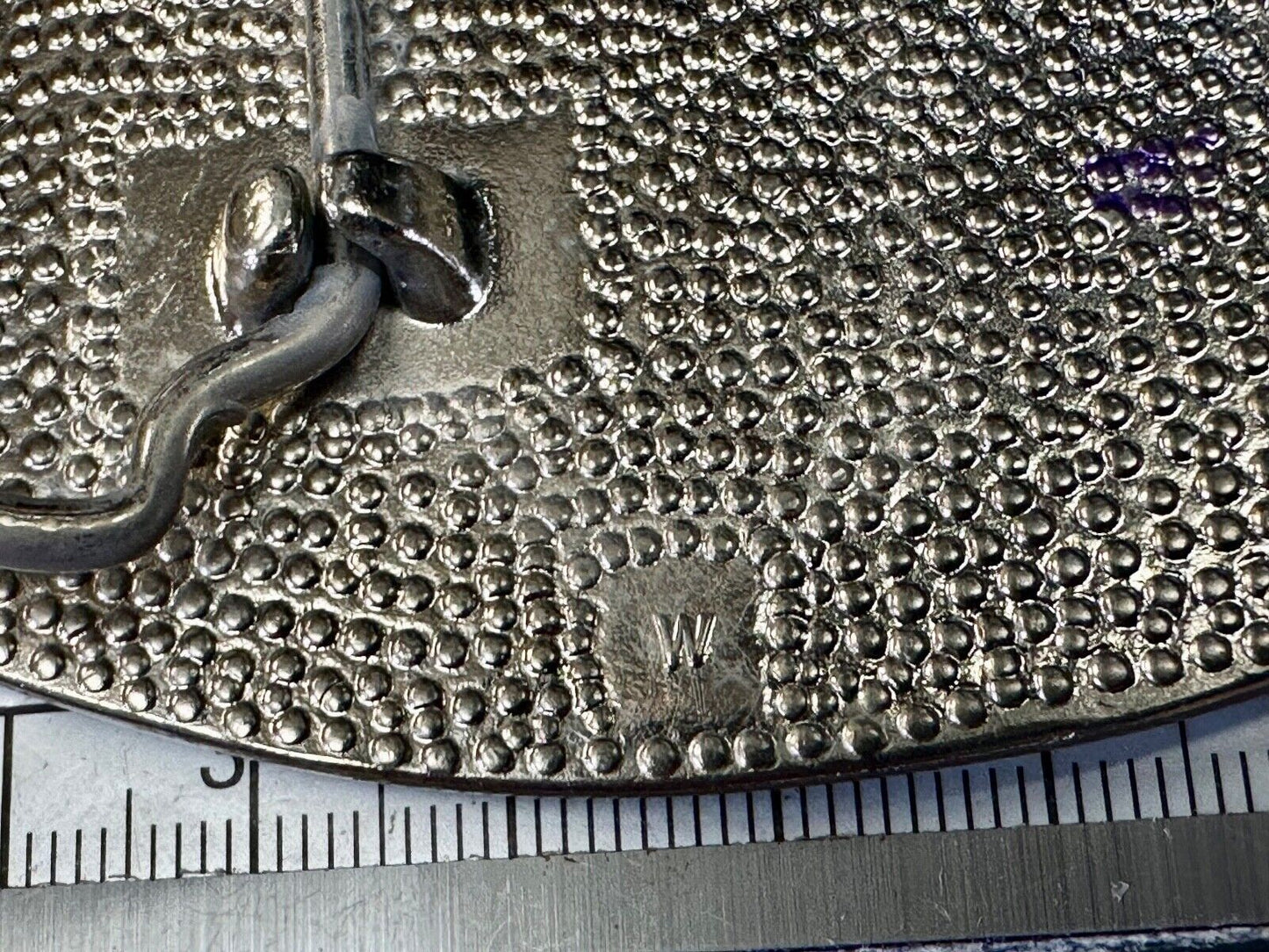Vintage etched figure 8 pattern oval silver tone belt buckle