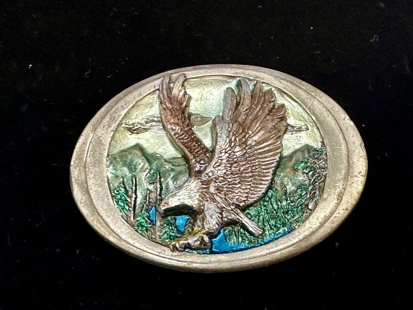 Beautiful patriotic flying eagle - Vintage 1988 C+J belt buckle