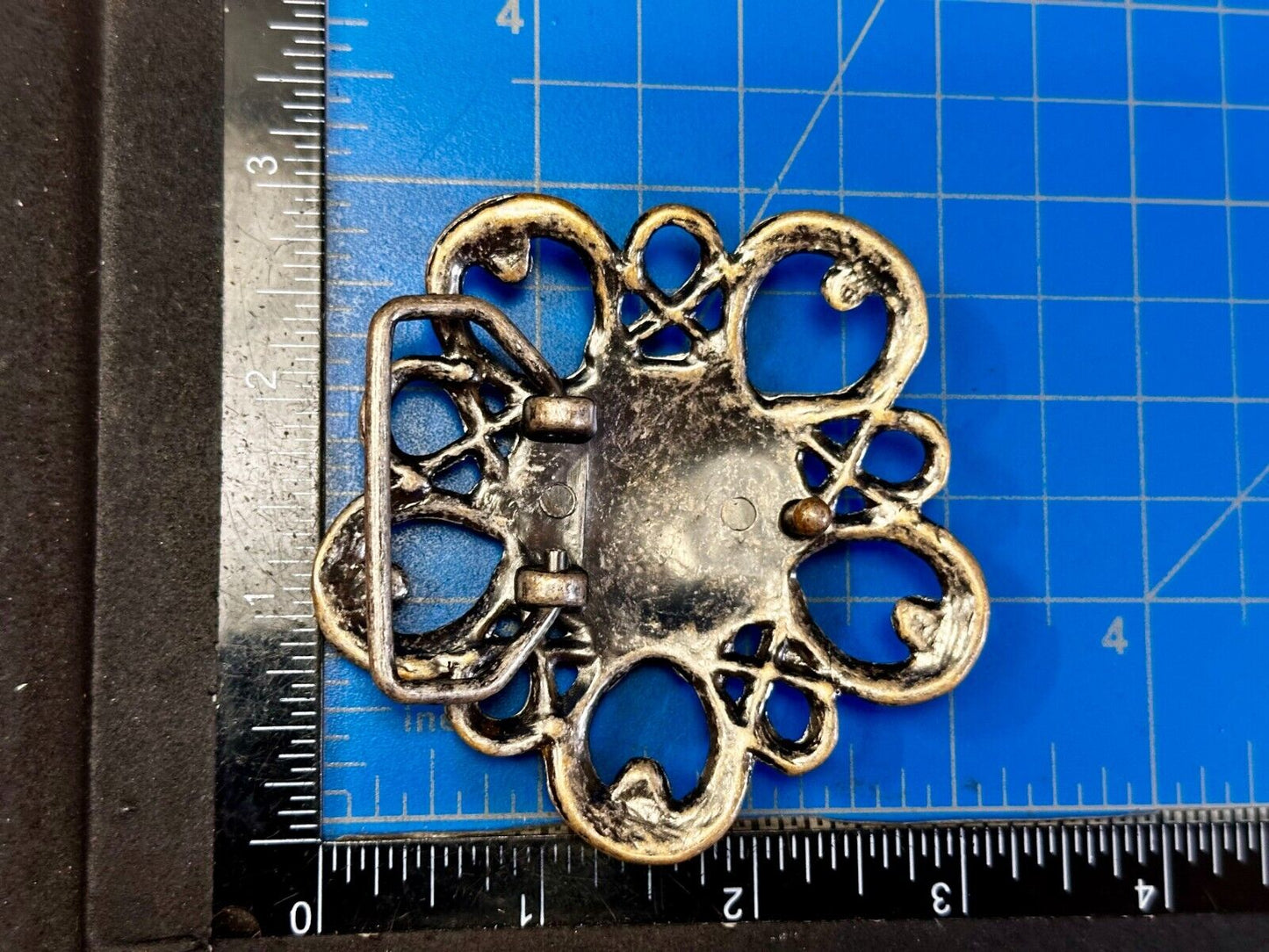 Beautiful Antique? Abstract Swirl Flower See-Through Hippy Vibe Belt Buckle