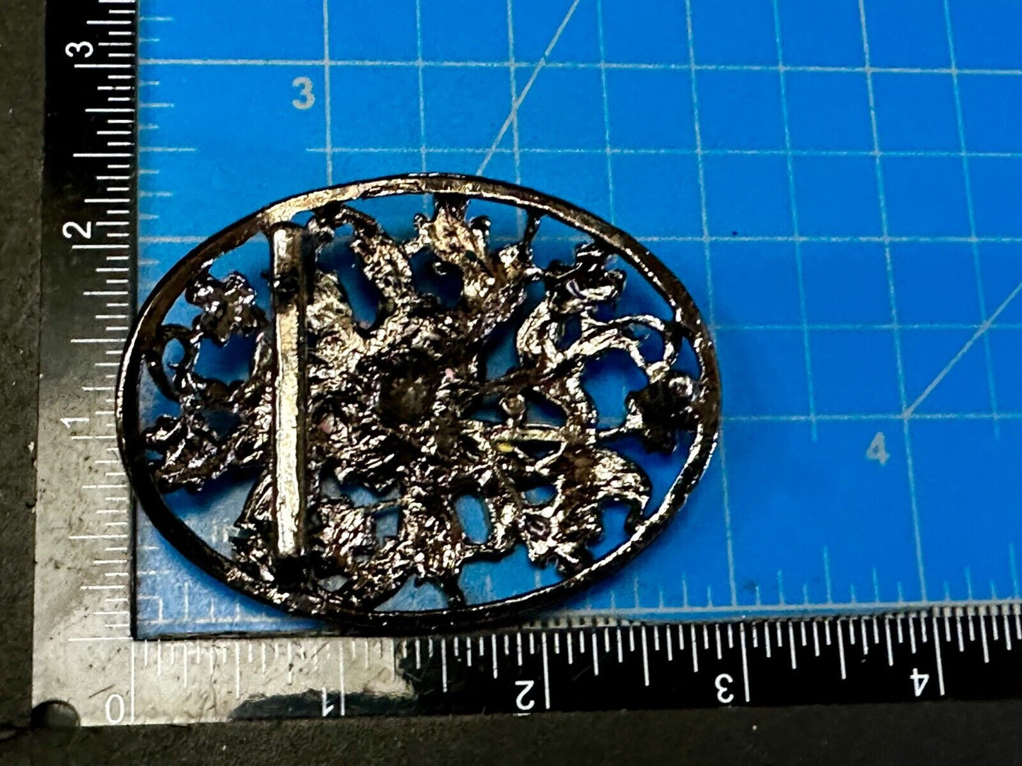 Beautiful Cutout Flower Themed See Through Rhinestone Accented Belt Buckle