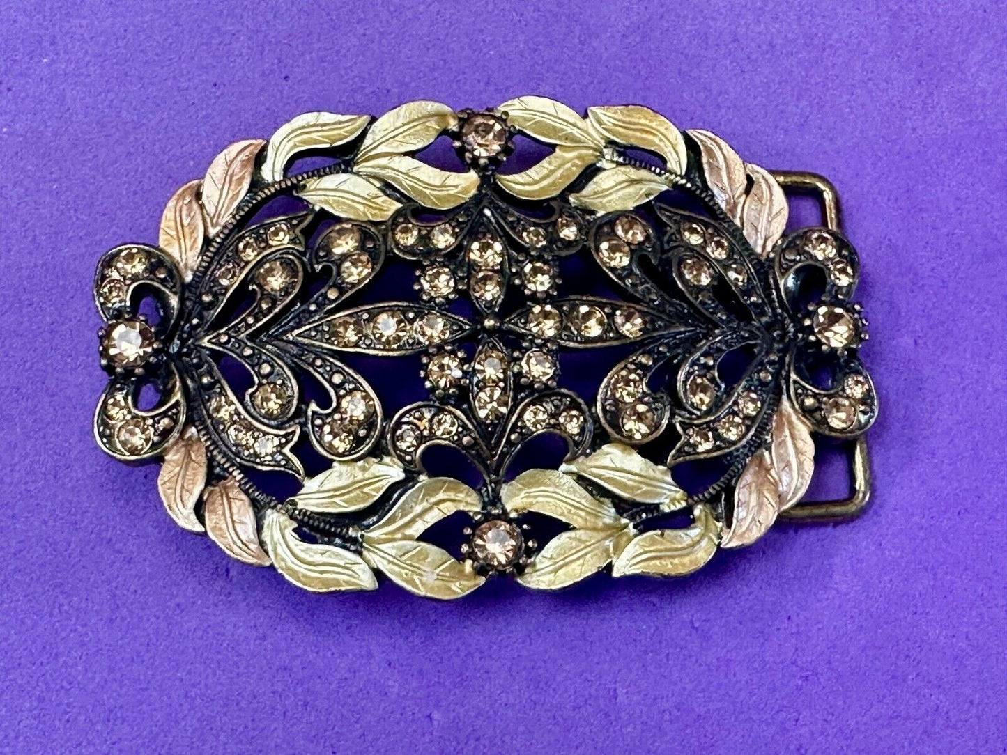 Awesome detail - Vintage see through swirl rhinestone pattern belt buckle