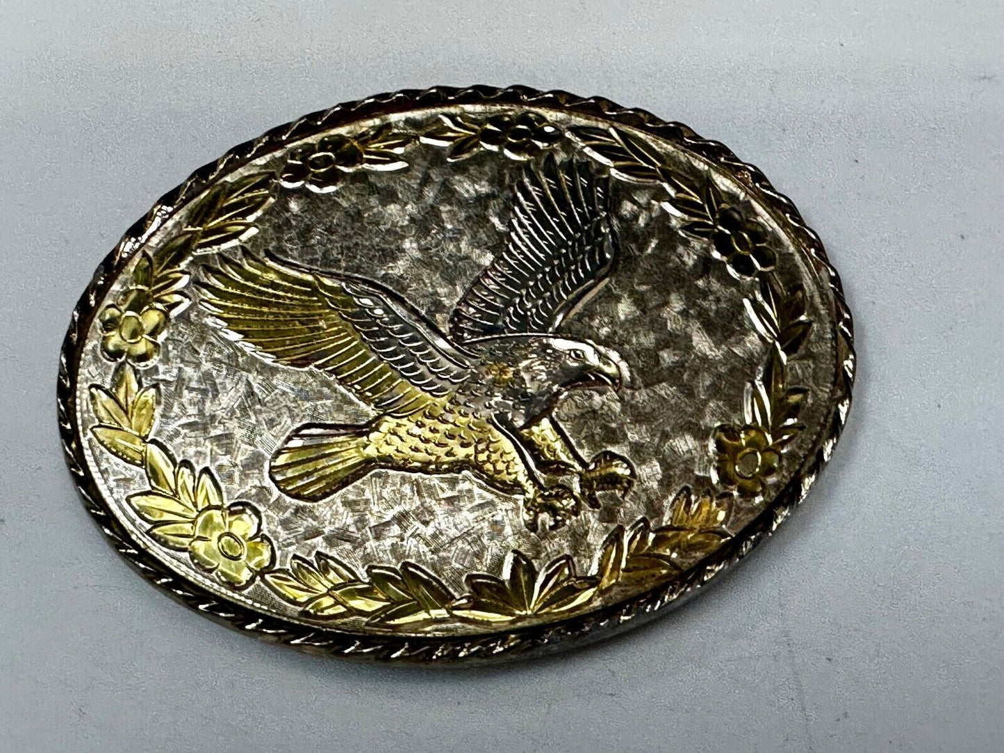 Vintage EAGLE flying High western etched flower swirl design belt buckle - W