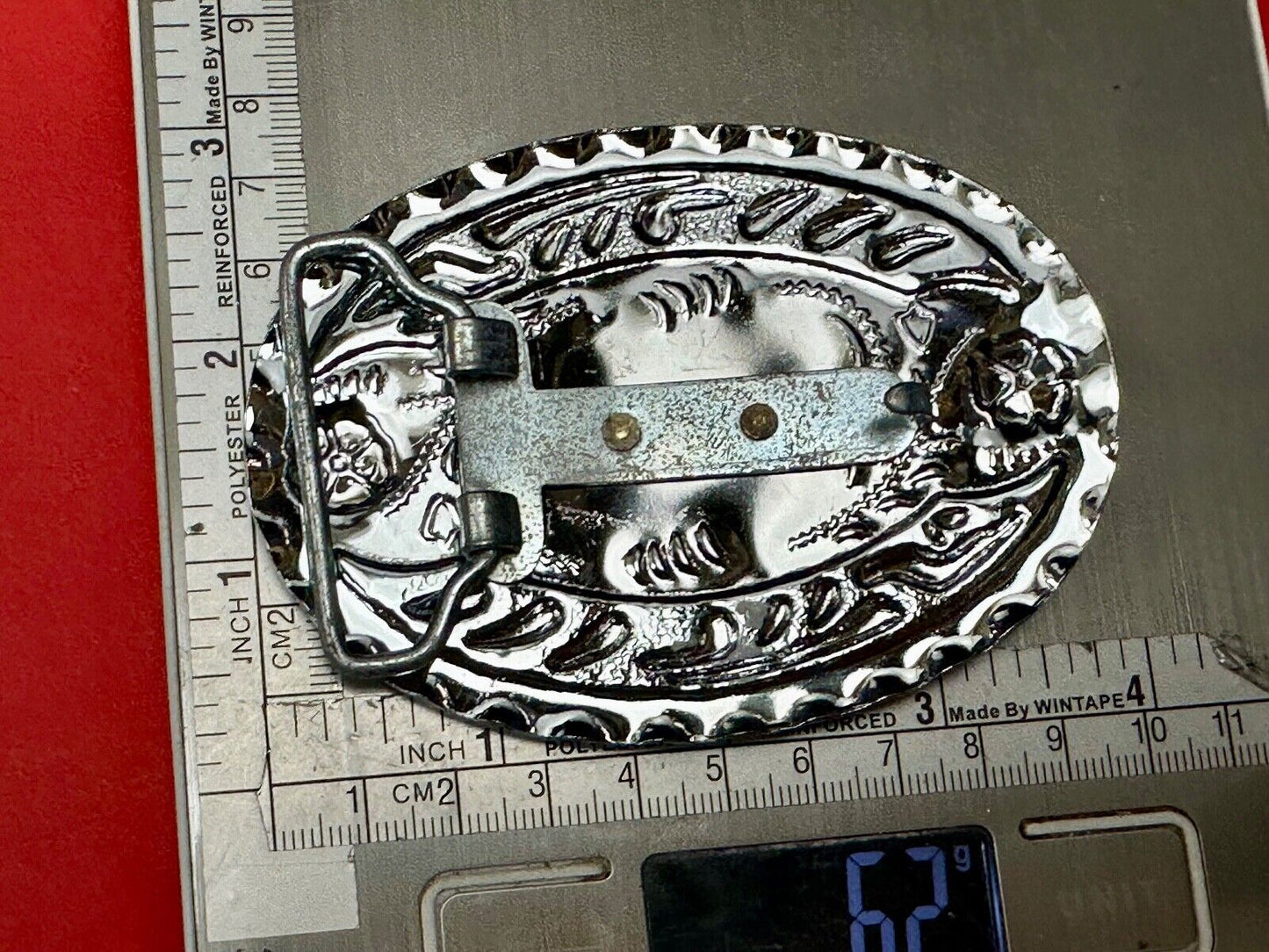 Two western crossed guns revolvers six shooters on two tone belt buckle