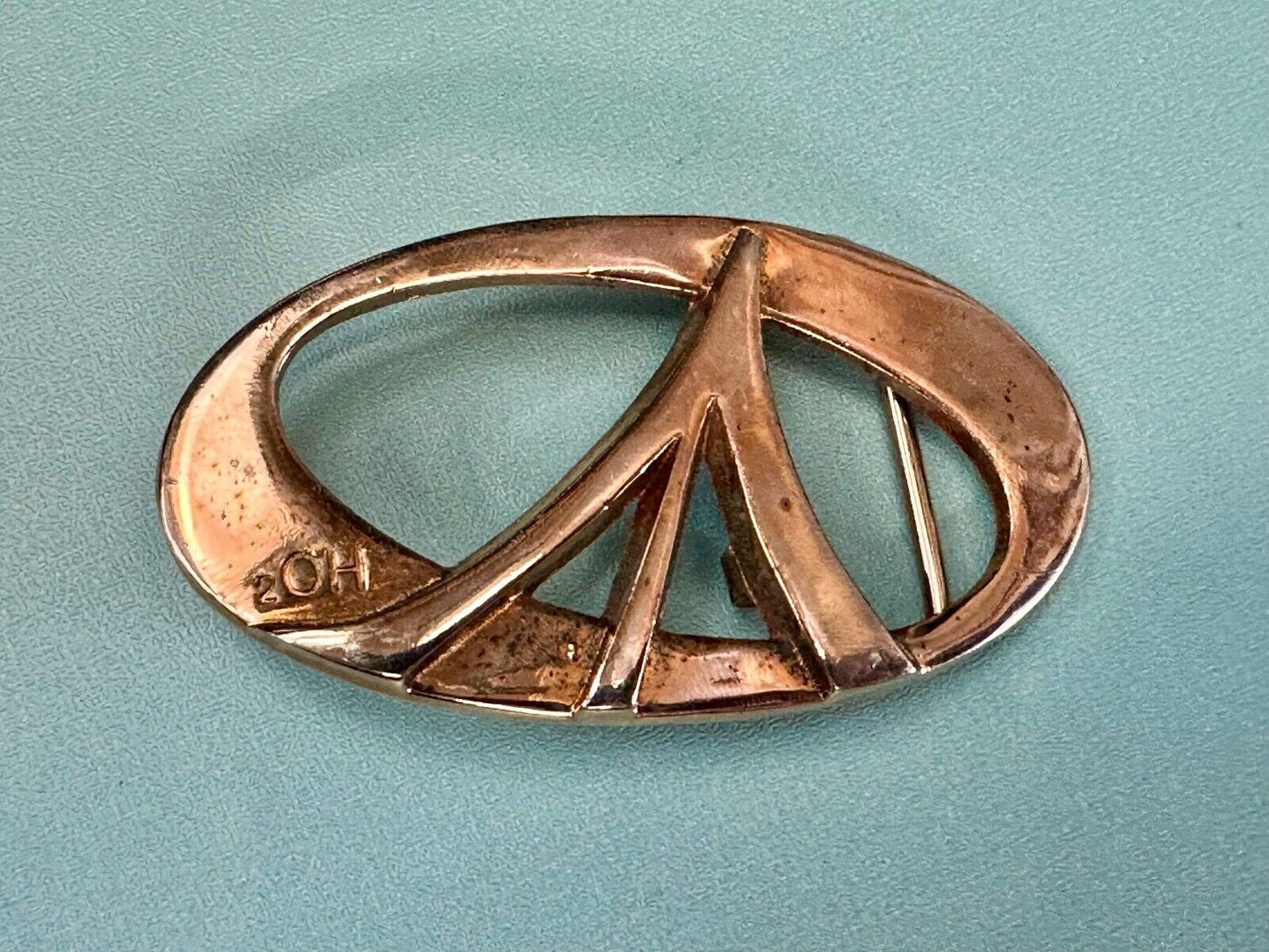 2OH Logo Emblem Peace love & Rock & Roll gold color belt buckle