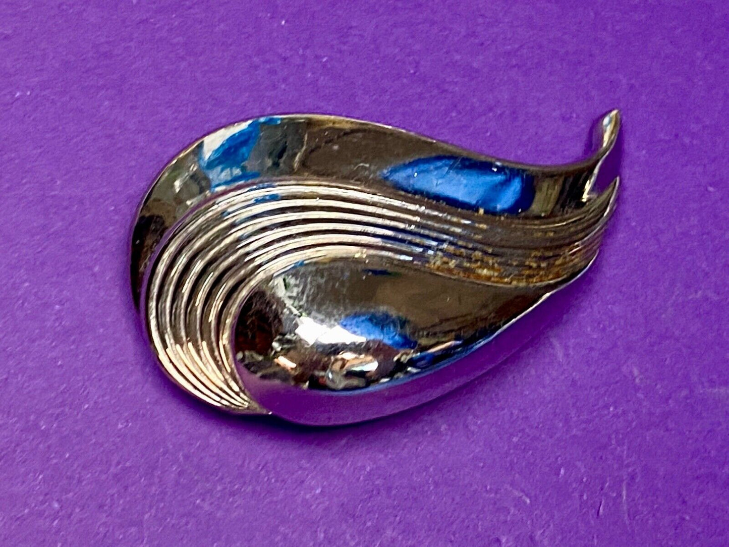 vintage crown trifari swirl leaf brooch pin broach