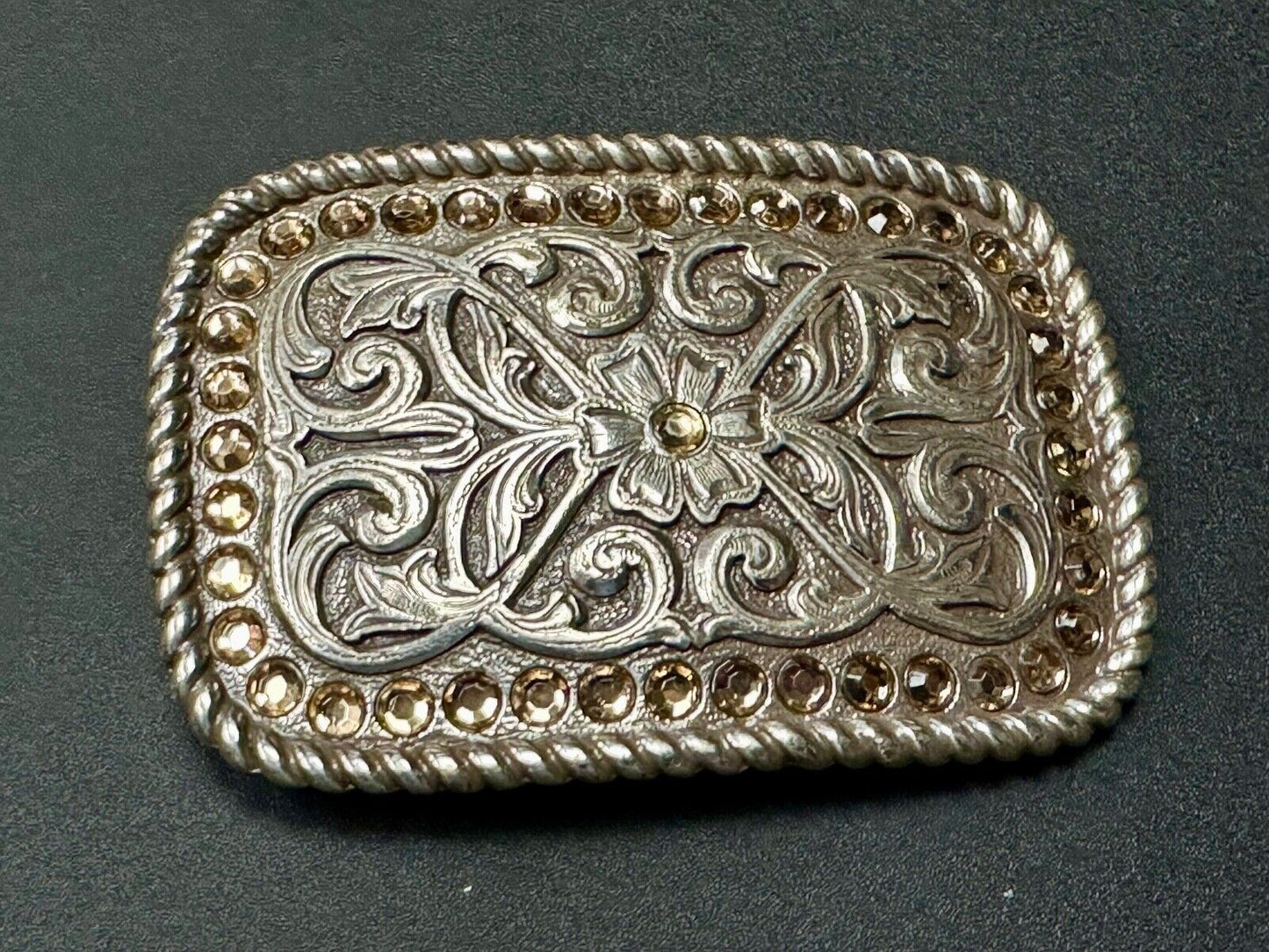 Beautiful western cowgirls rectangular belt buckle w/ Rhinestone boarder