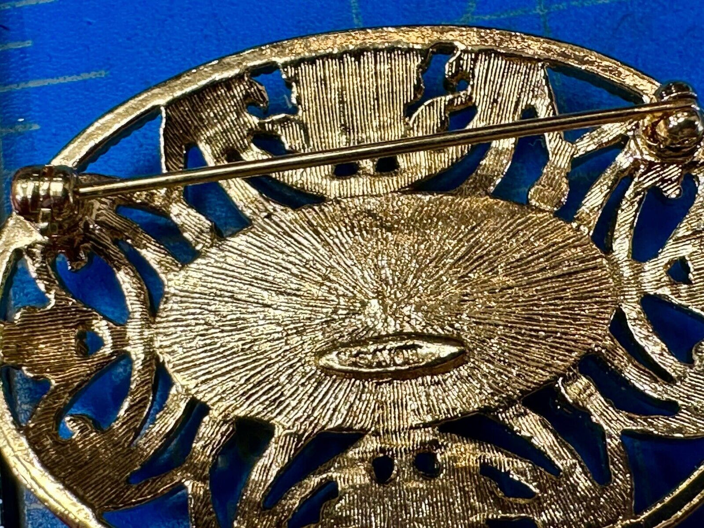 Avon signed gold tone see through surround Porcelain flower theme brooch pin