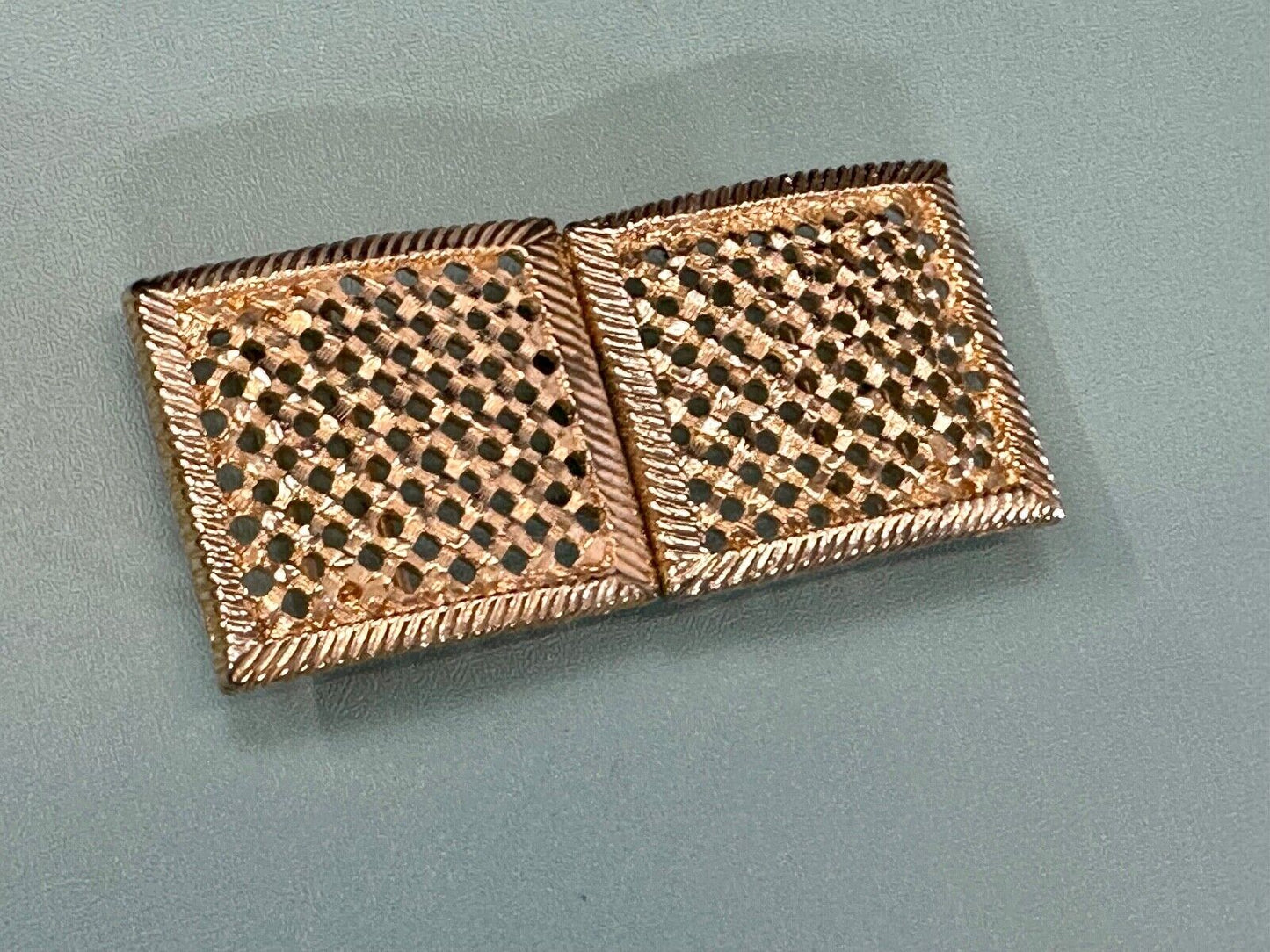 Basket Weave Pattern Vintage Two-piece interlocking gold tone belt buckle