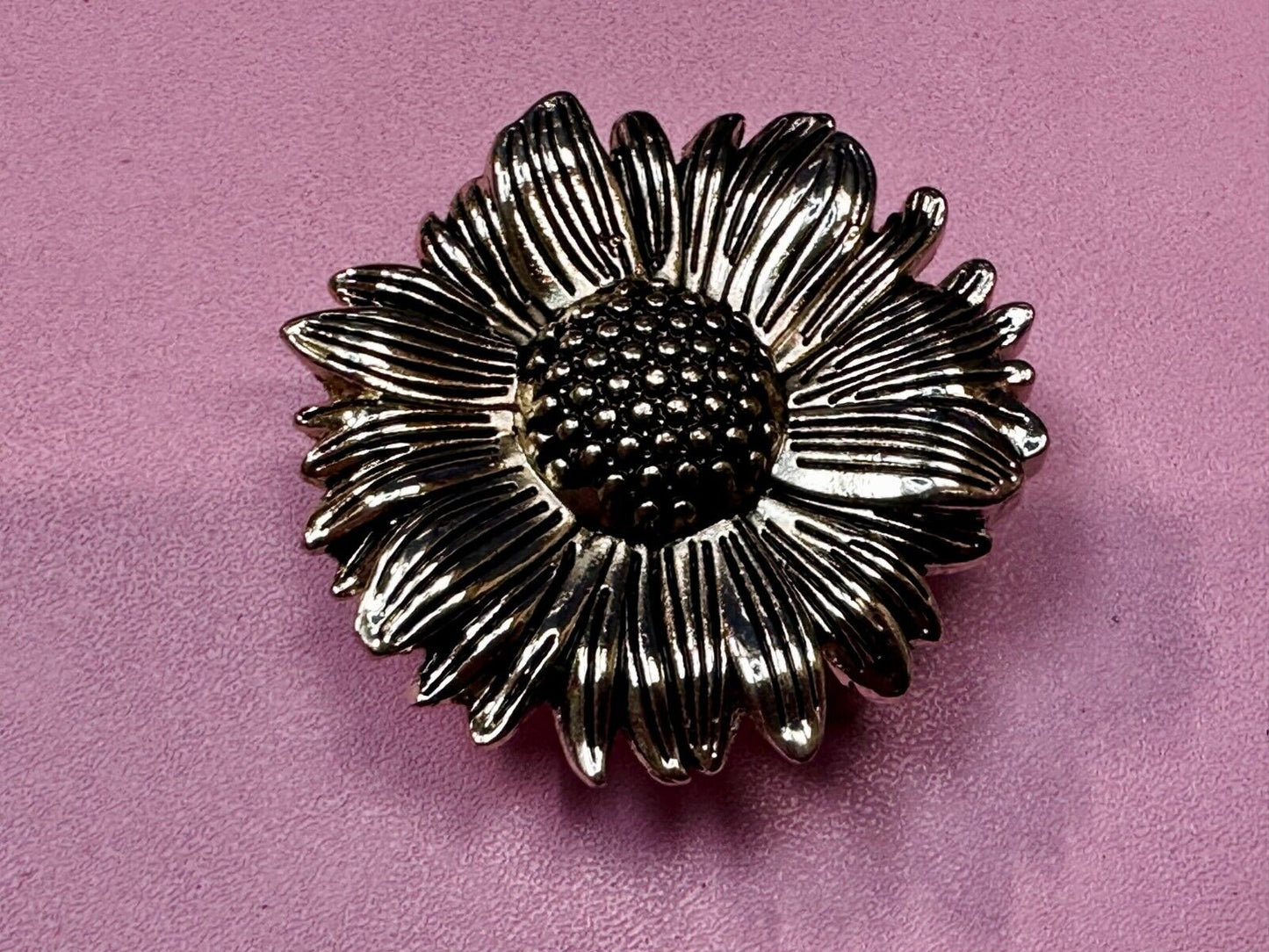 Beautiful Sunflower Small Cutout Figural Silver Tone Vintage Belt Buckle