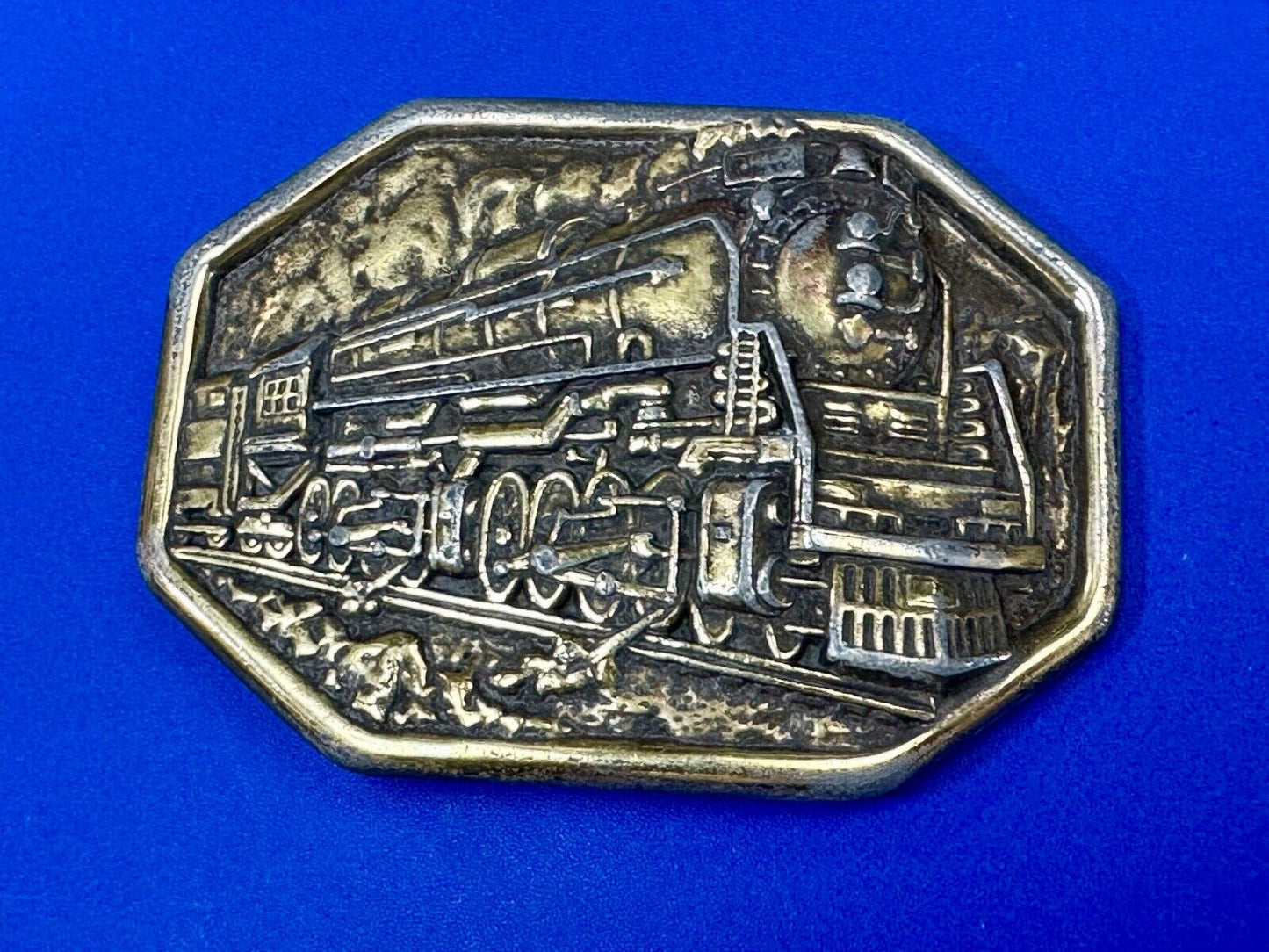 Train Engine Steam Locomotive RR collectors Vintage 70s belt buckle by Avon