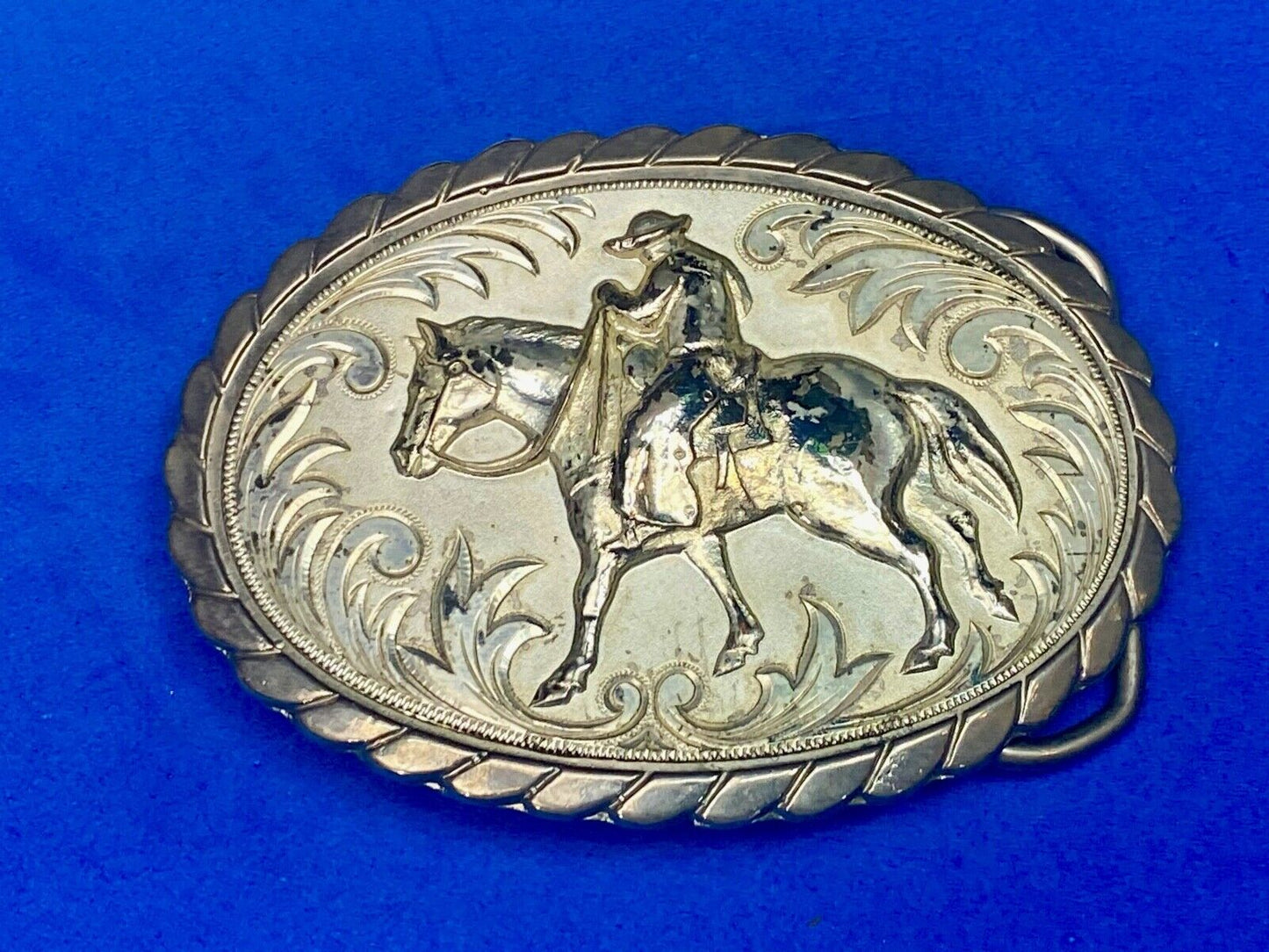Vintage Cowboy Man Riding Horse Horseback Oval Western Style Belt Buckle