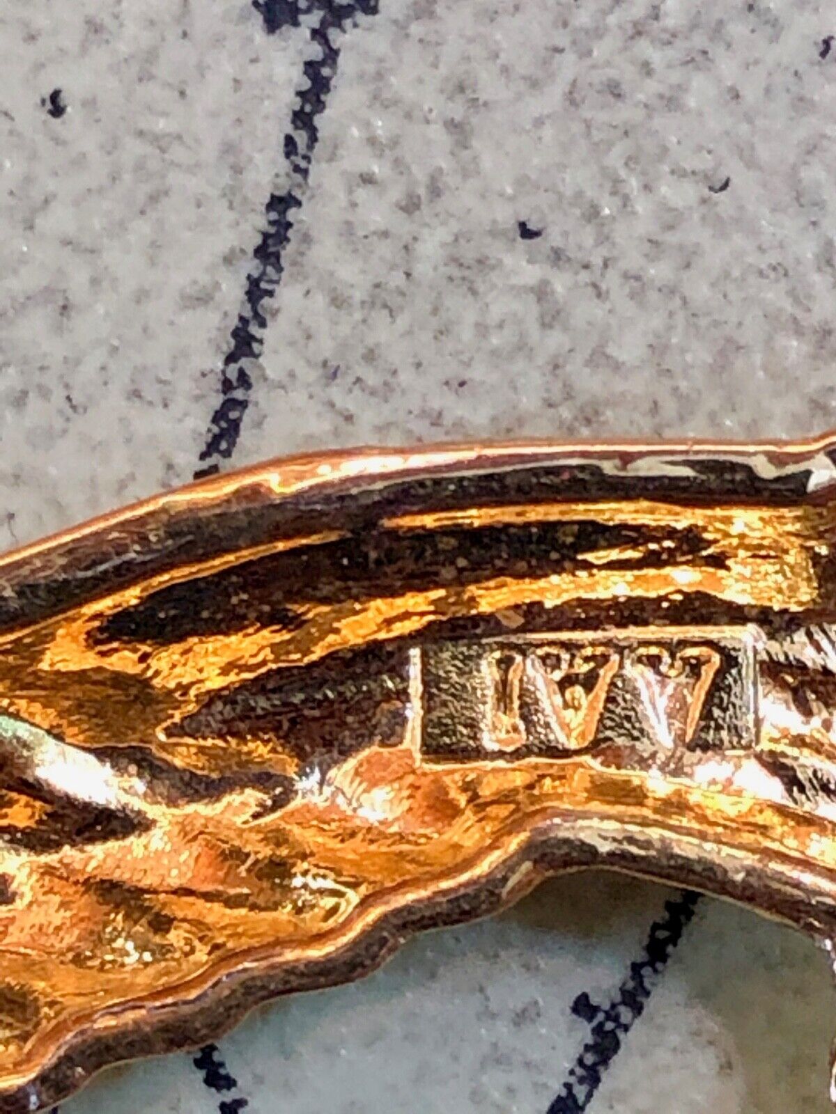 Vintage AAI signed Gold tone Circular Pendant brooch