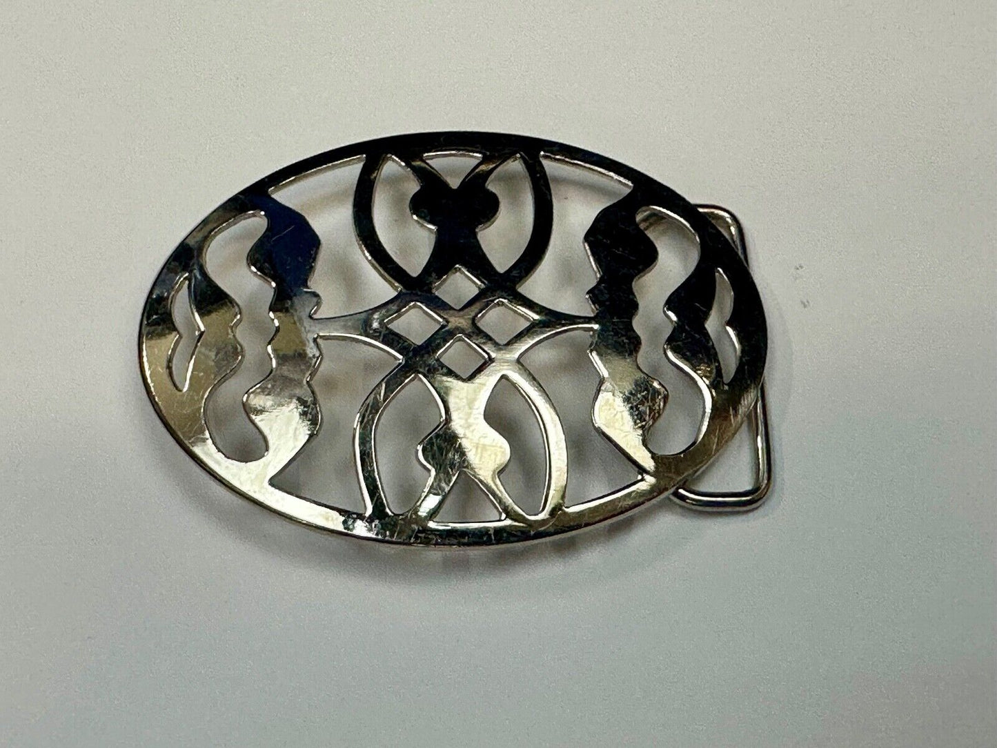 Unique cutout skeleton pattern silver tone oval belt buckle