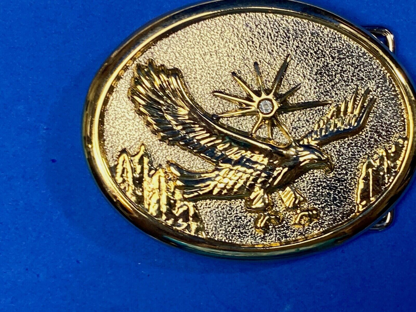 Vintage belt buckle, silver and gold tone flying eagle - Starburst!